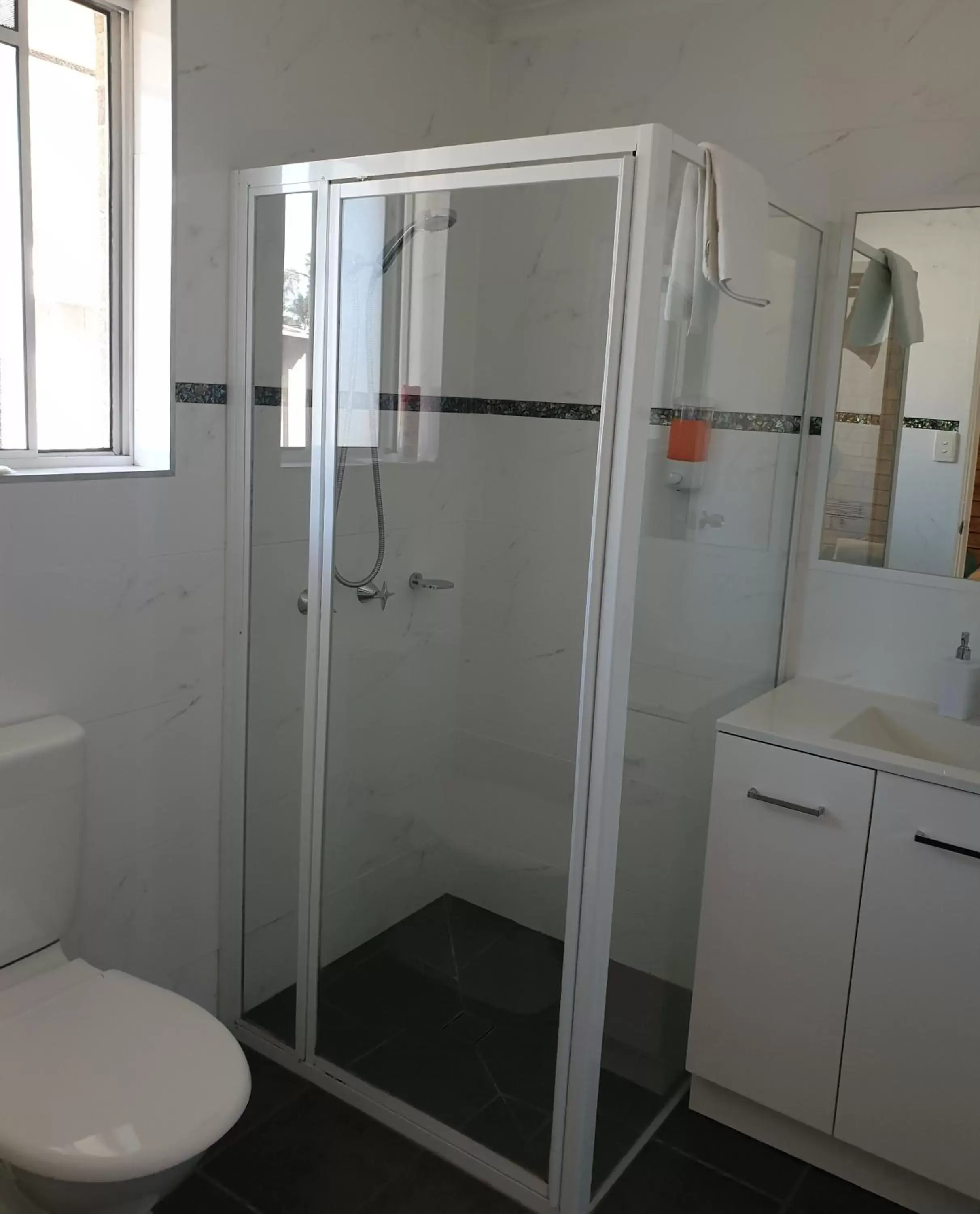 Bathroom in Beerwah Motor Lodge