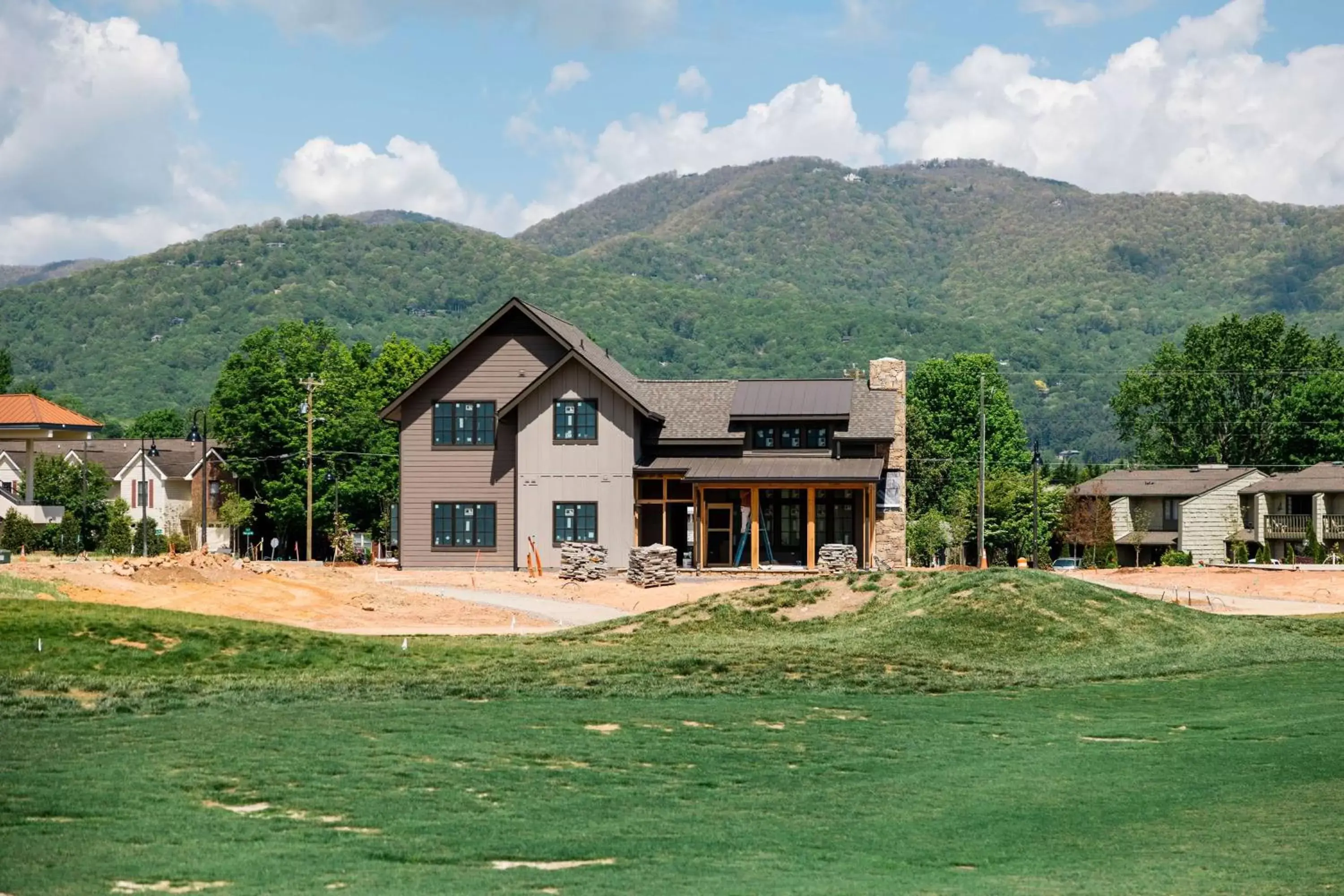 Photo of the whole room, Property Building in Waynesville Inn & Golf Club, Trademark Collection by Wyndham