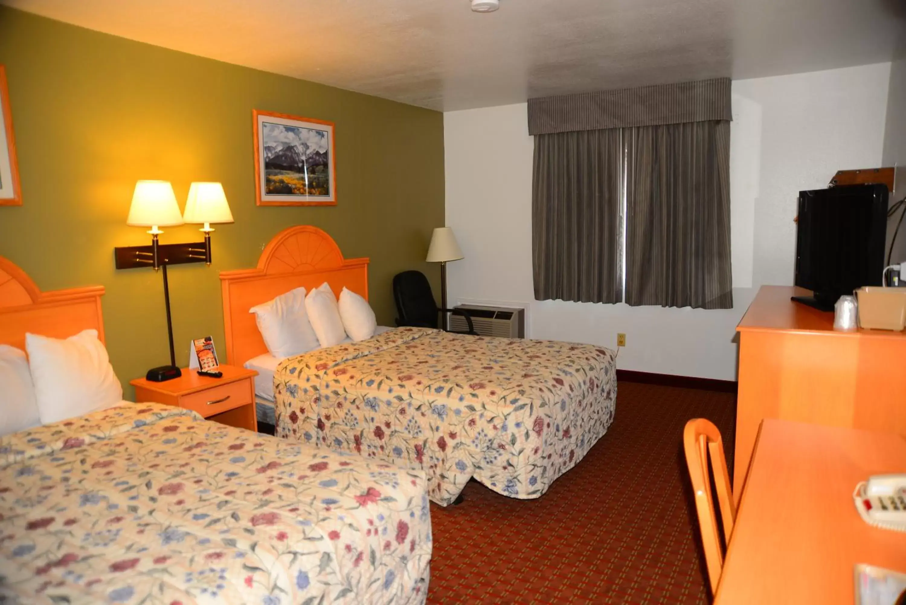 Bedroom, Bed in Budget Inn Express Bedroom, Bed in Budget Inn Express