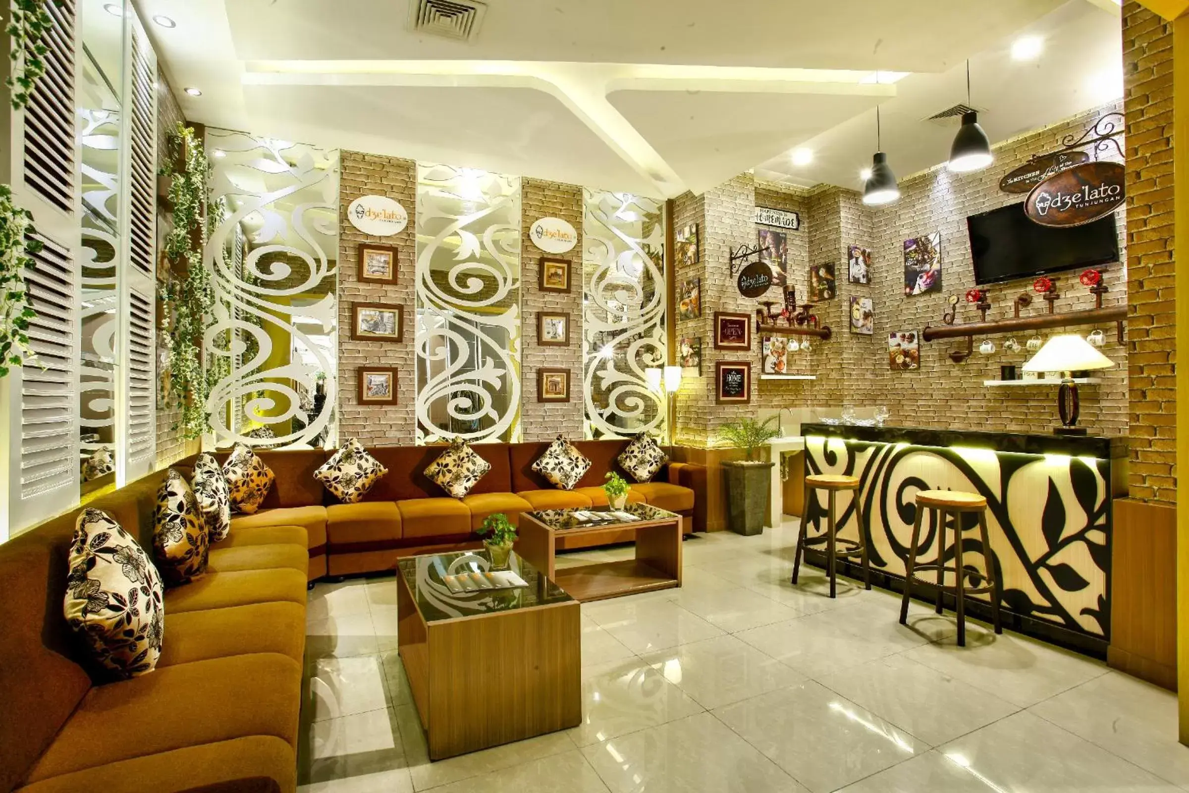 Lounge or bar, Lobby/Reception in Grand Inna Tunjungan