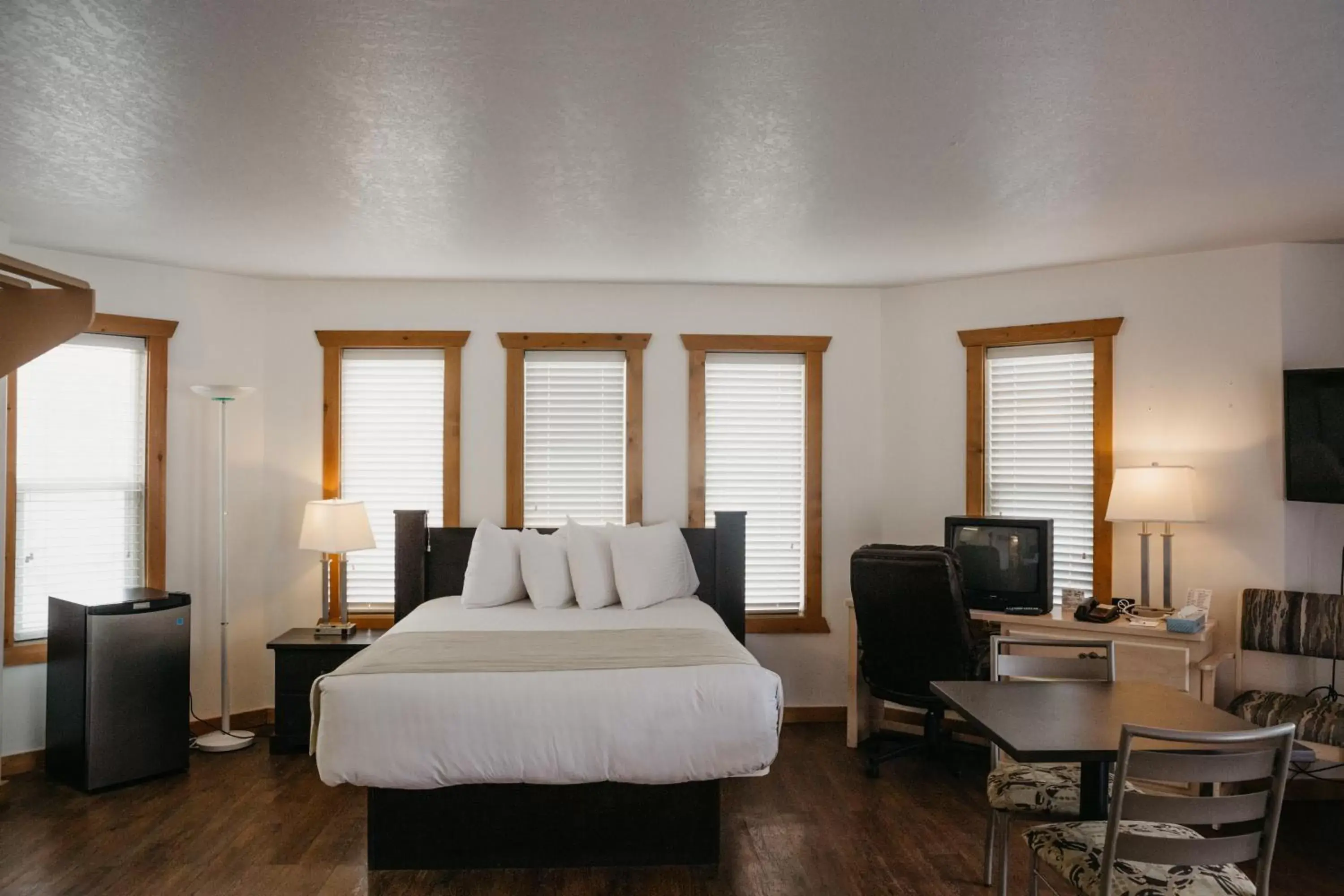 Deluxe King Suite in Golden Village Lodge Deluxe King Suite in Golden Village Lodge