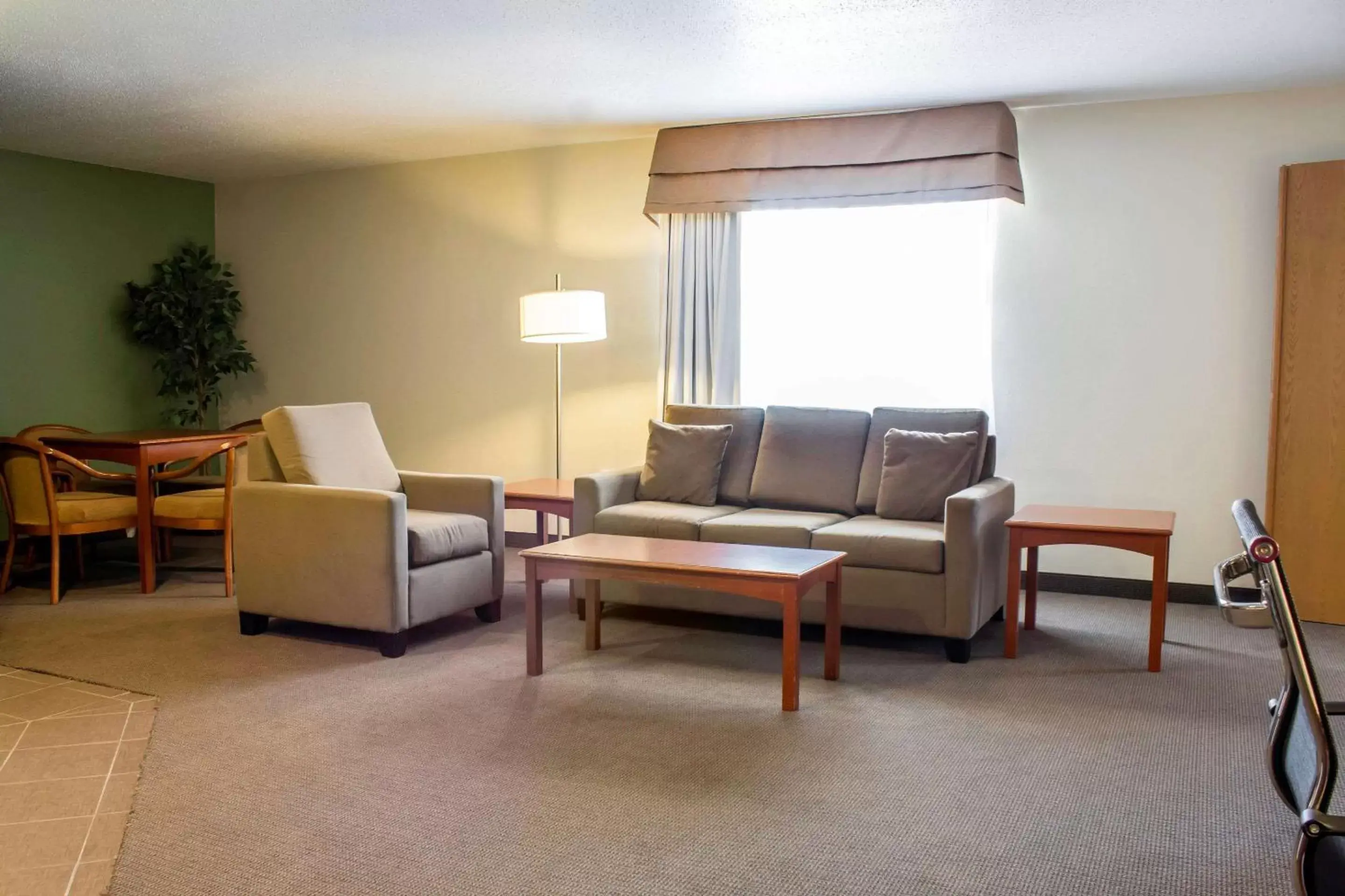 Photo of the whole room, Seating Area in Sleep Inn & Suites Charles City