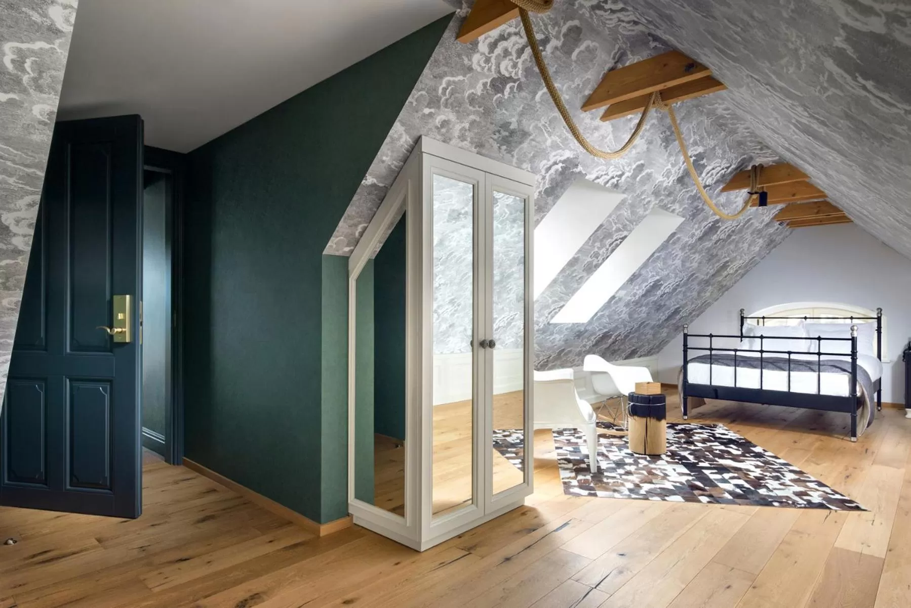 Bed in Relais & Châteaux Hotel Quadrille - Adults Only