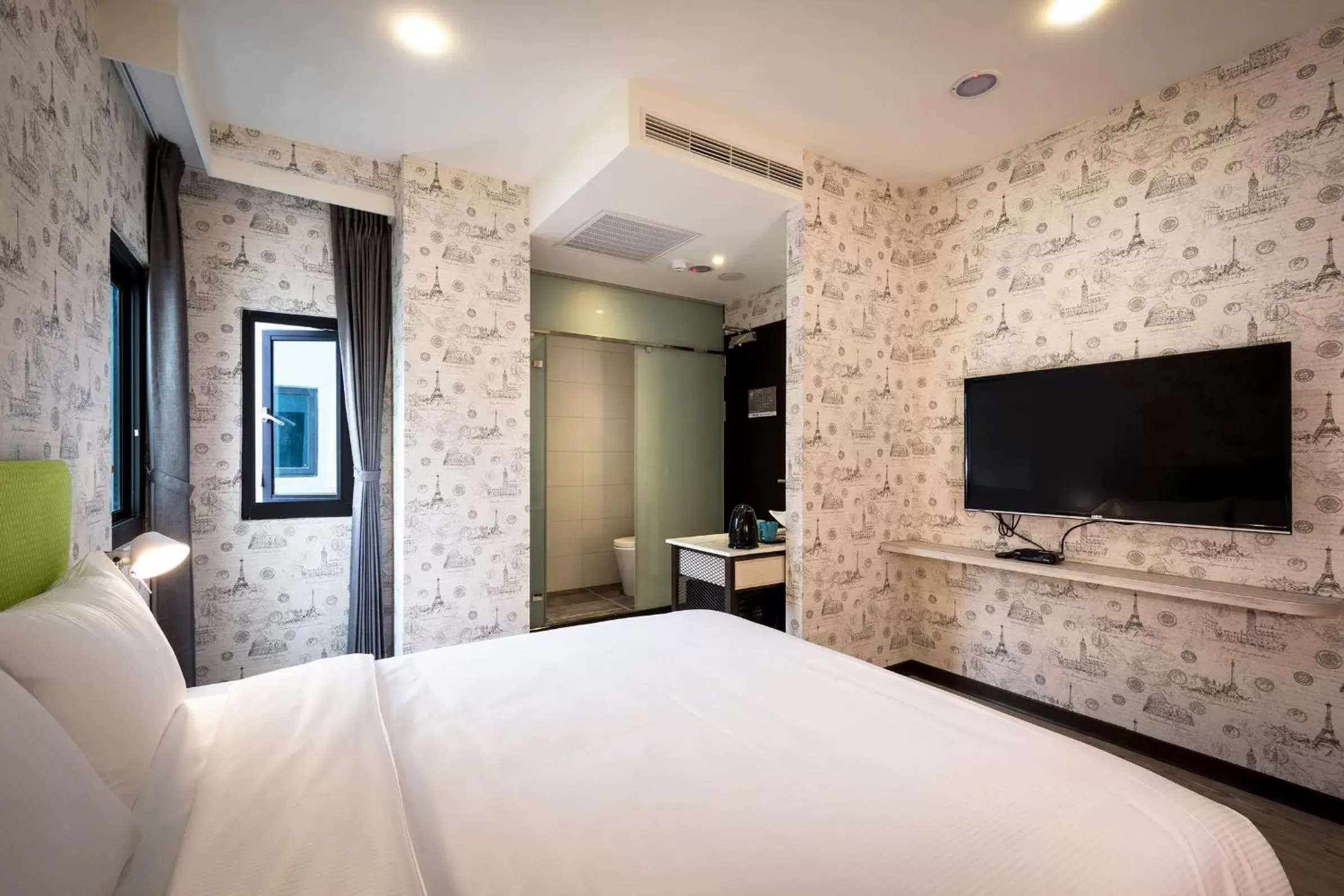 bunk bed, Bed in CHECK inn Taichung Ziyou