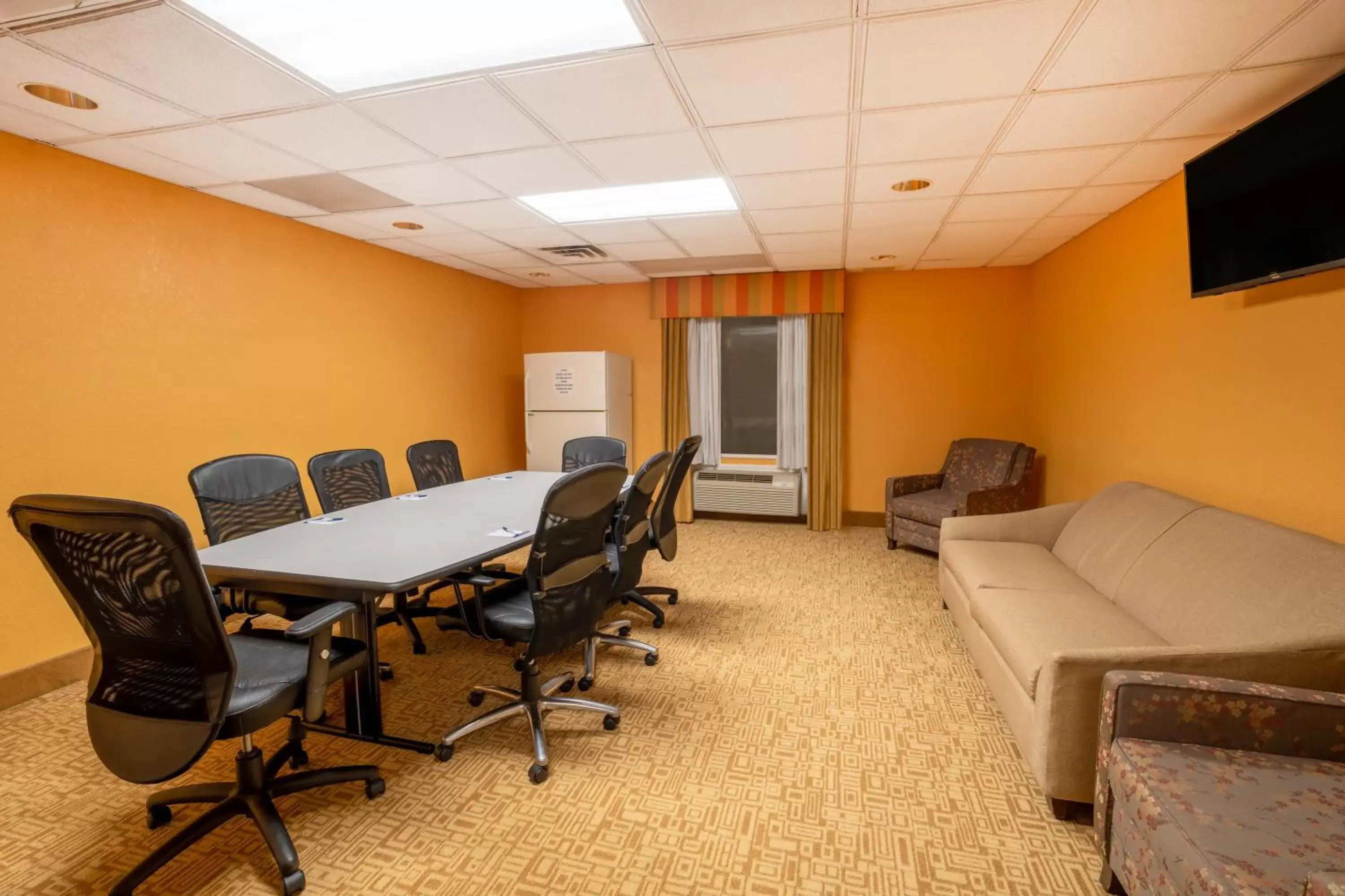 Meeting/conference room in Baymont by Wyndham Savannah South