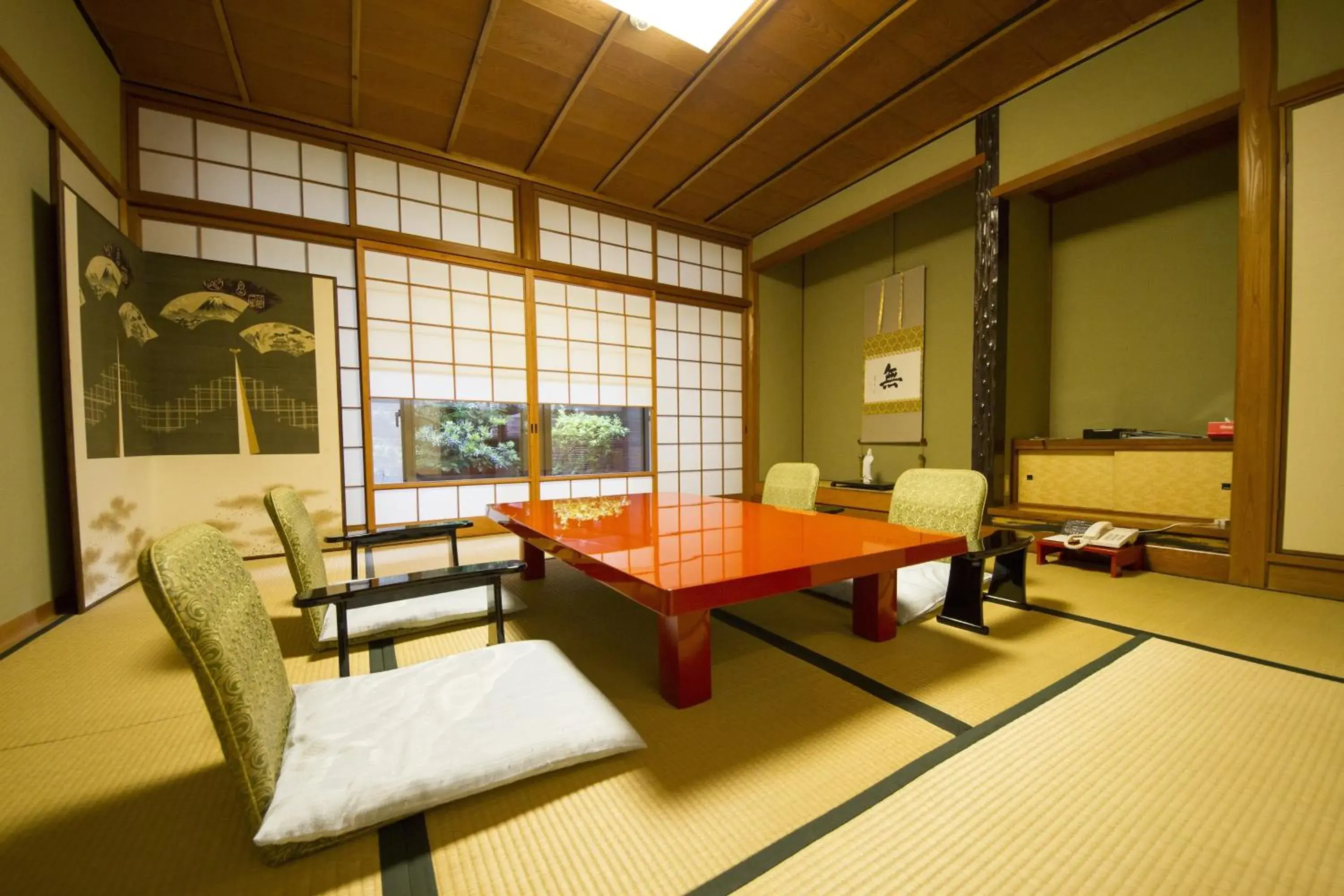 Photo of the whole room in Mikuniya Ryokan