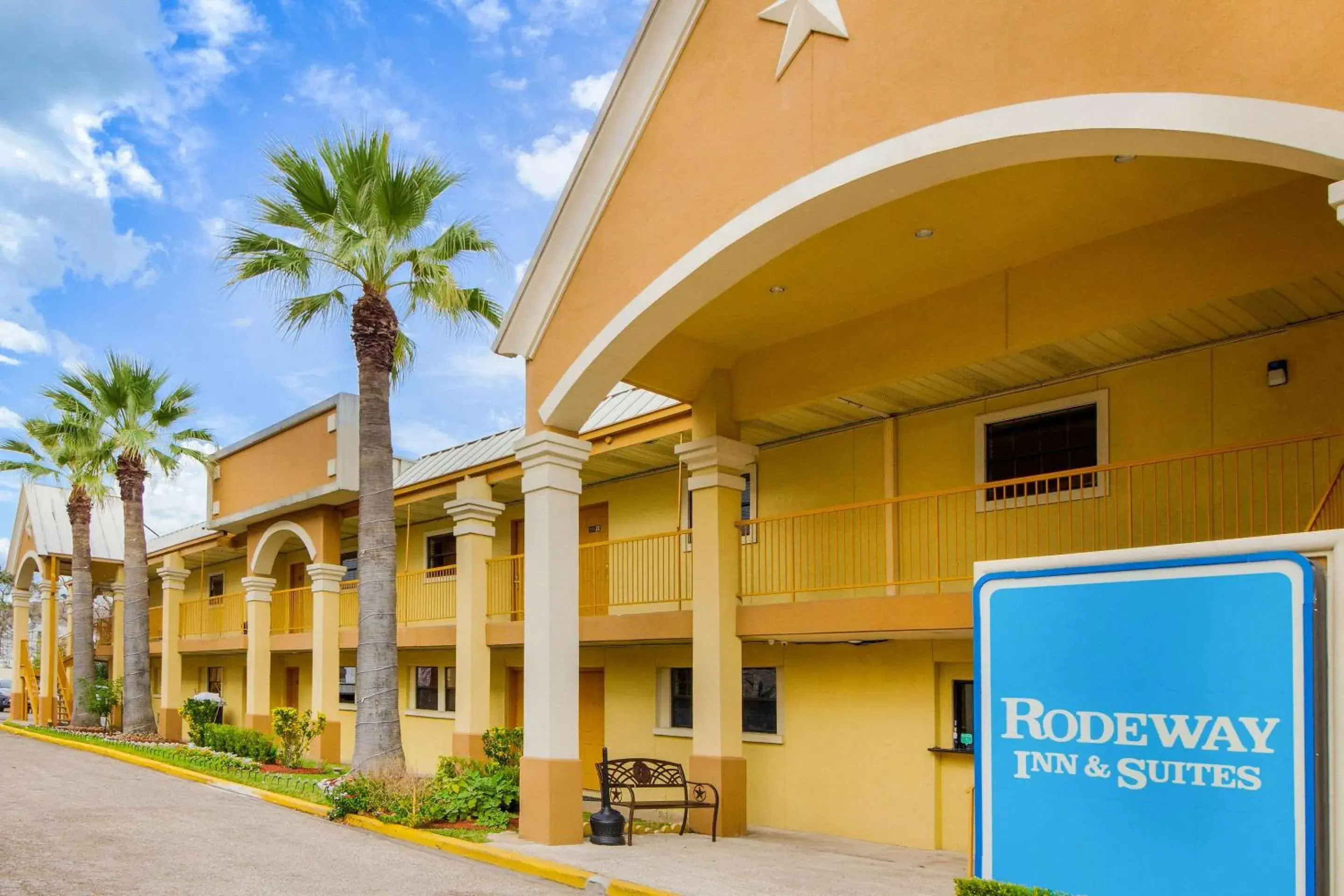 Property building in Rodeway Inn & Suites Houston near Medical Center