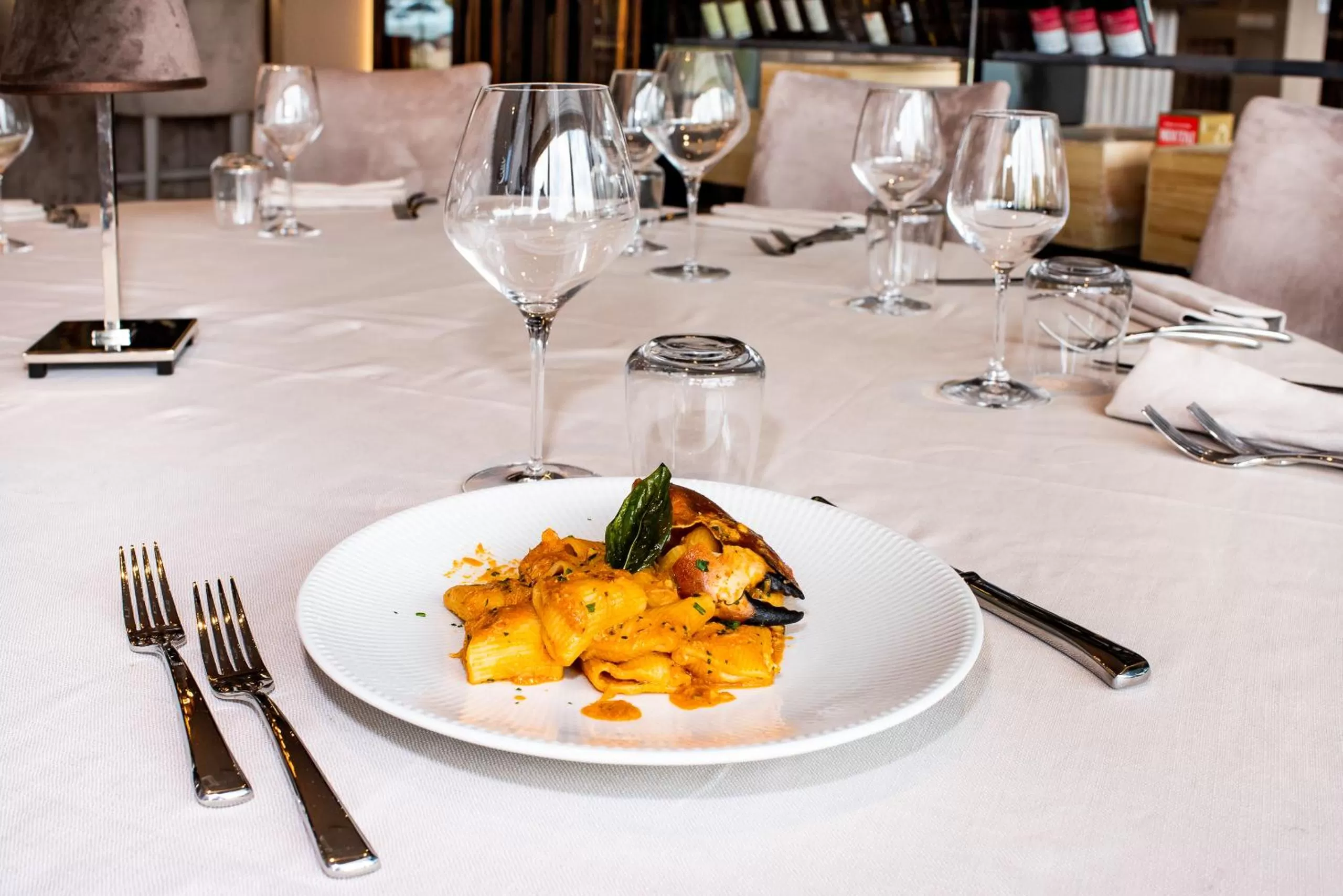 Restaurant/places to eat in M2 Hotel