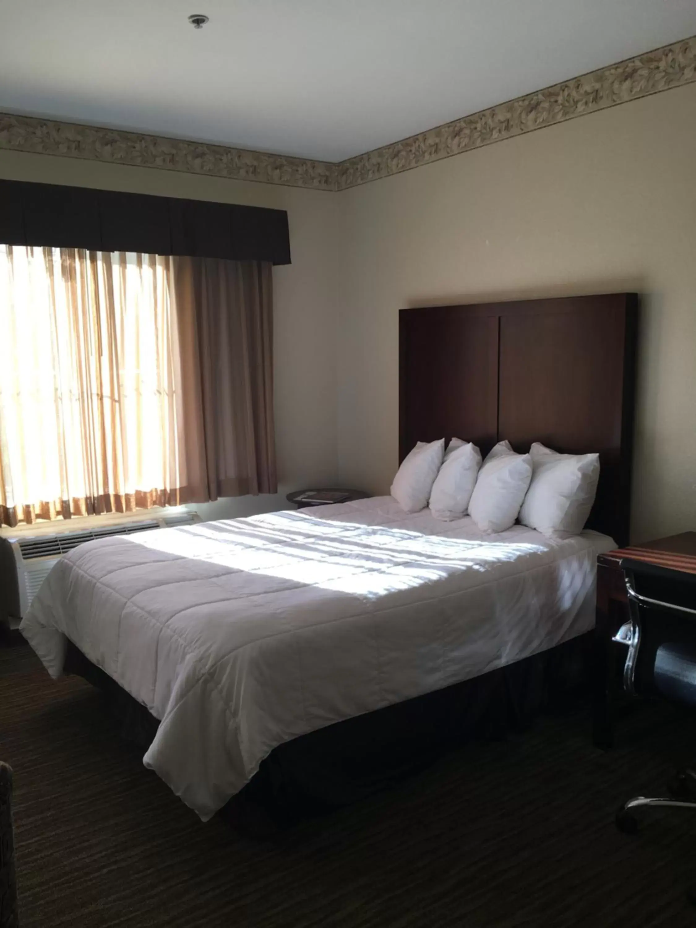 Bed in Hawthorn Suites by Wyndham Rancho Cordova/Folsom