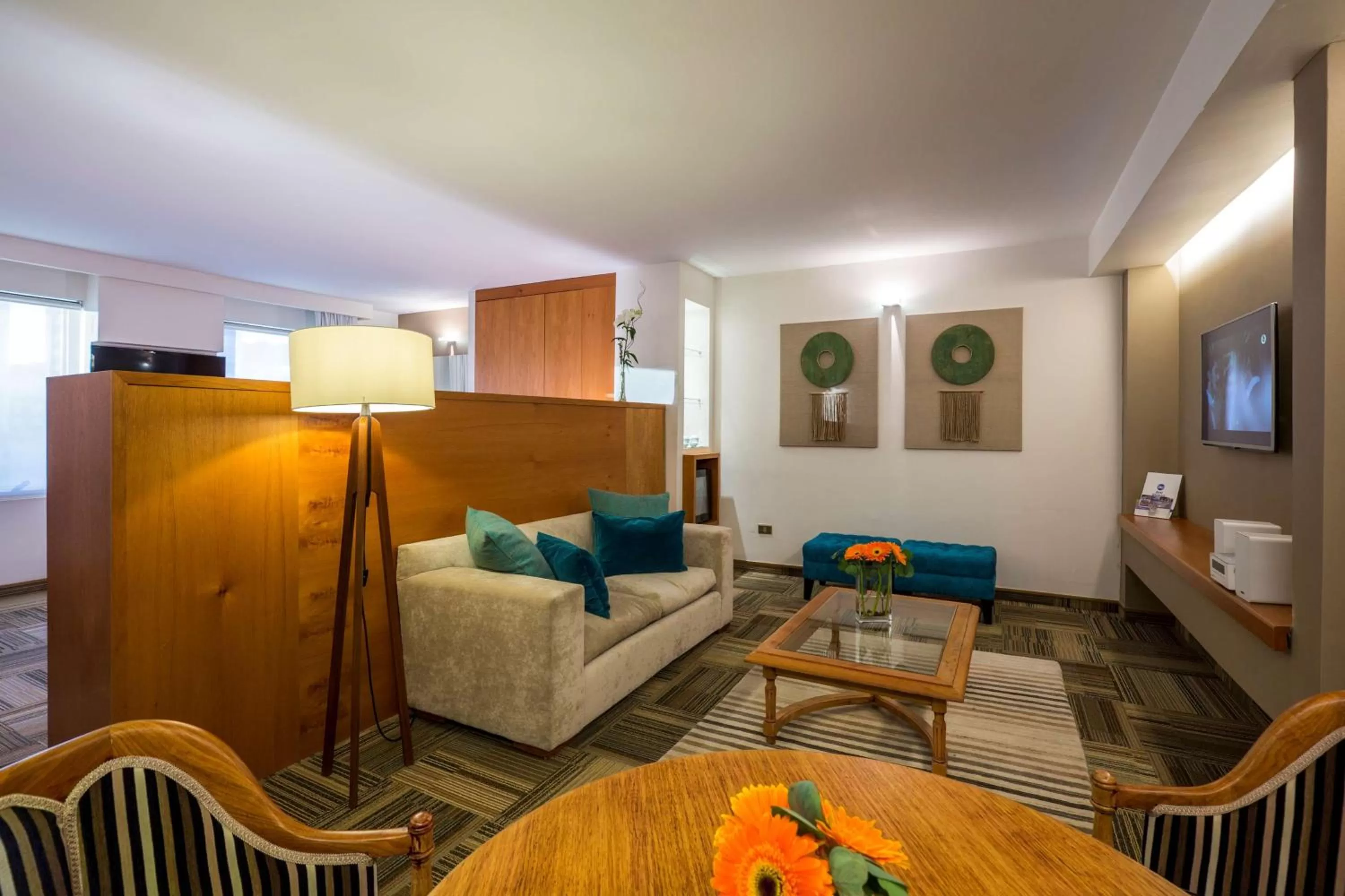 Photo of the whole room in Best Western Marina del Rey