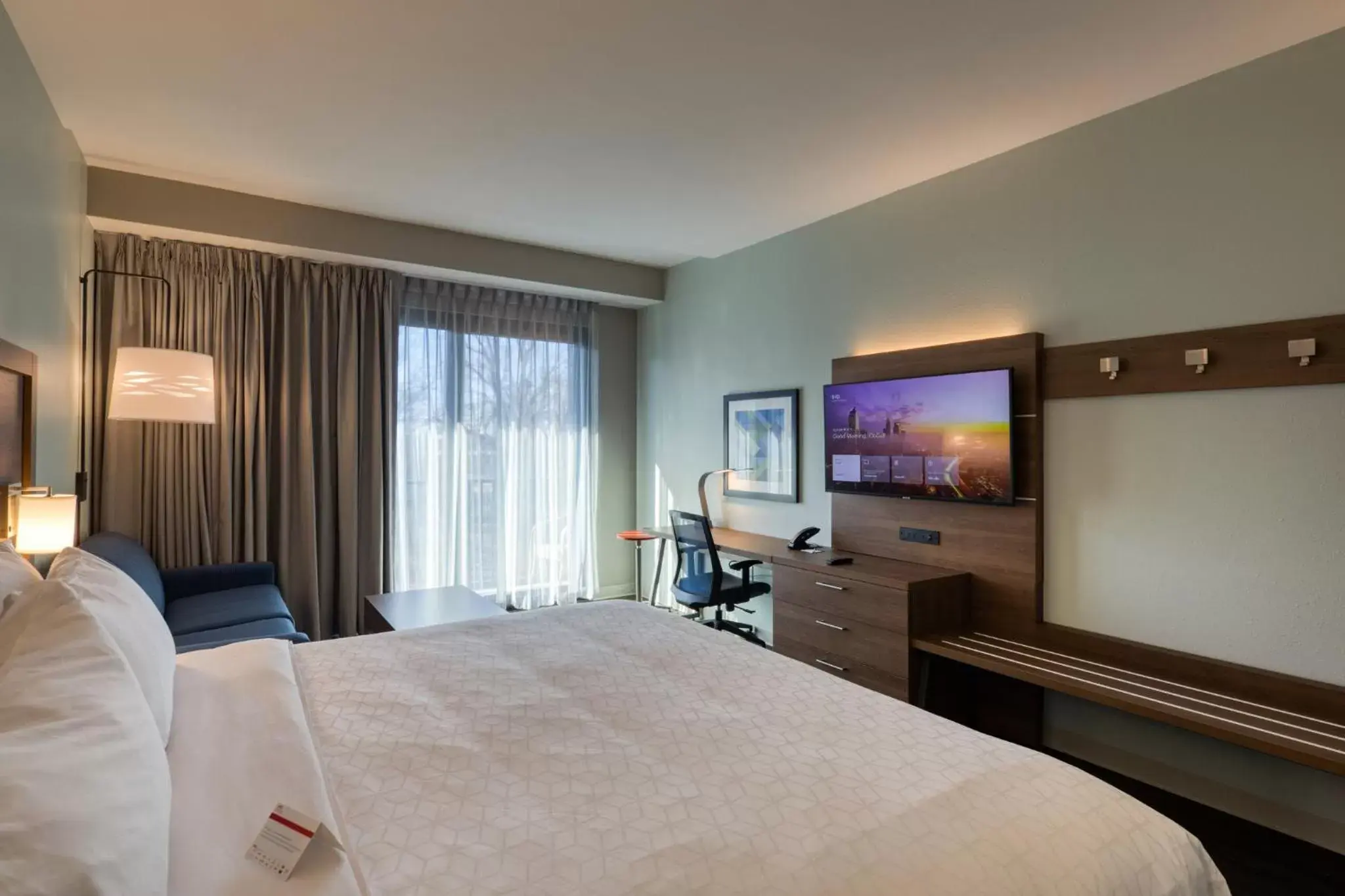 Photo of the whole room, Bed in Holiday Inn Express & Suites - Charlotte - South End, an IHG Hotel