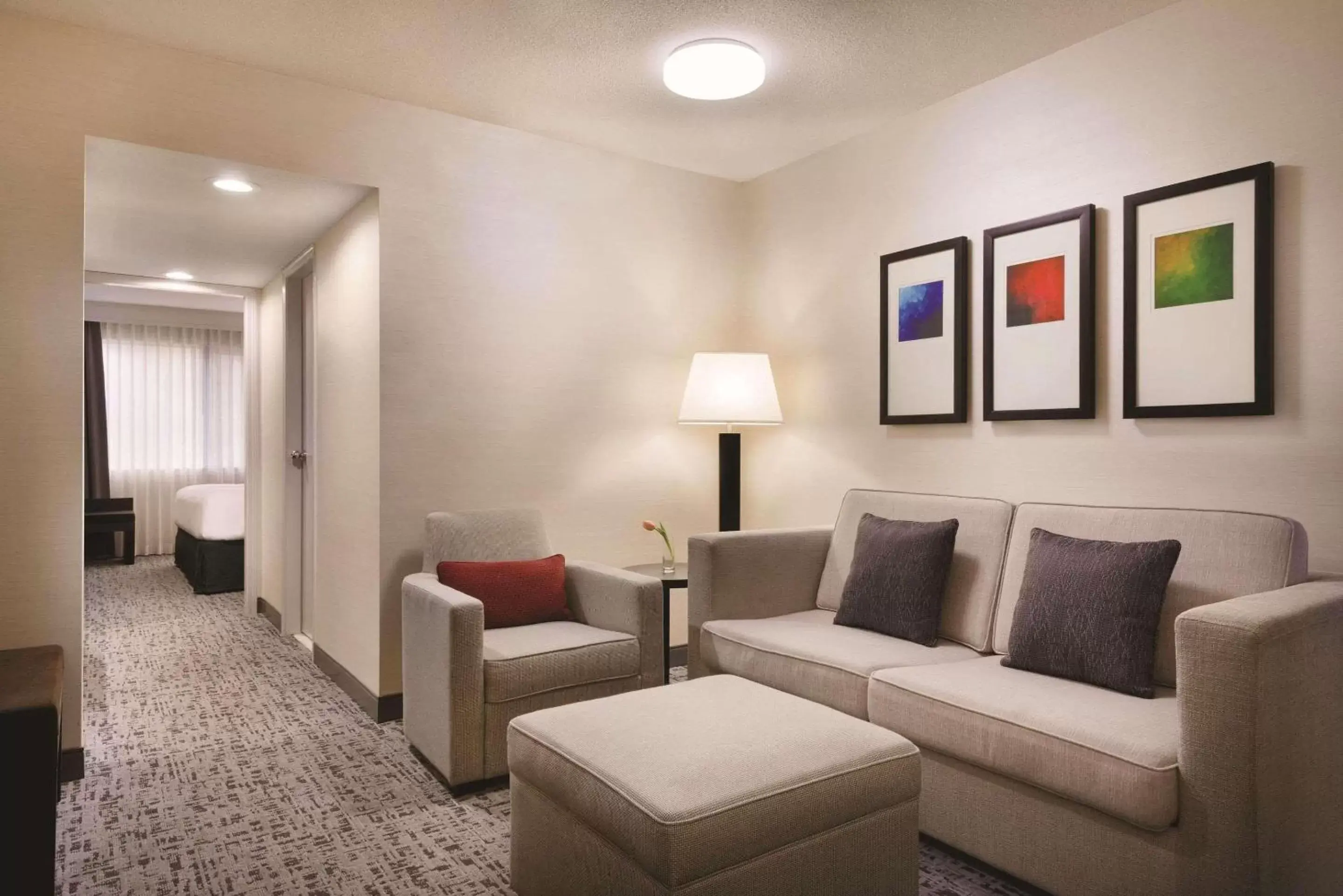 Bedroom, Seating Area in Radisson Hotel Vancouver Airport