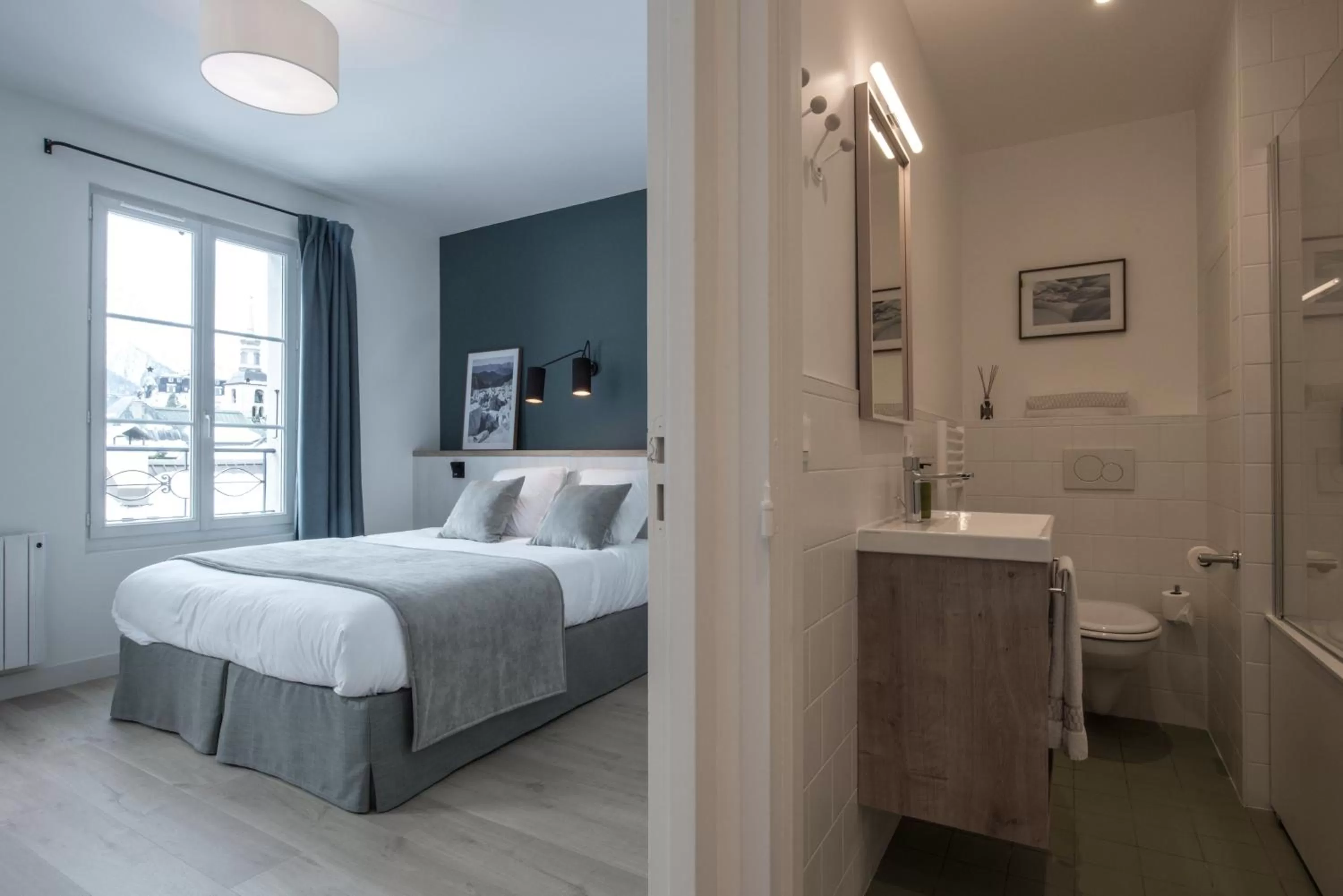 Bathroom, Bed in Le Génépy - Appart'hôtel de Charme