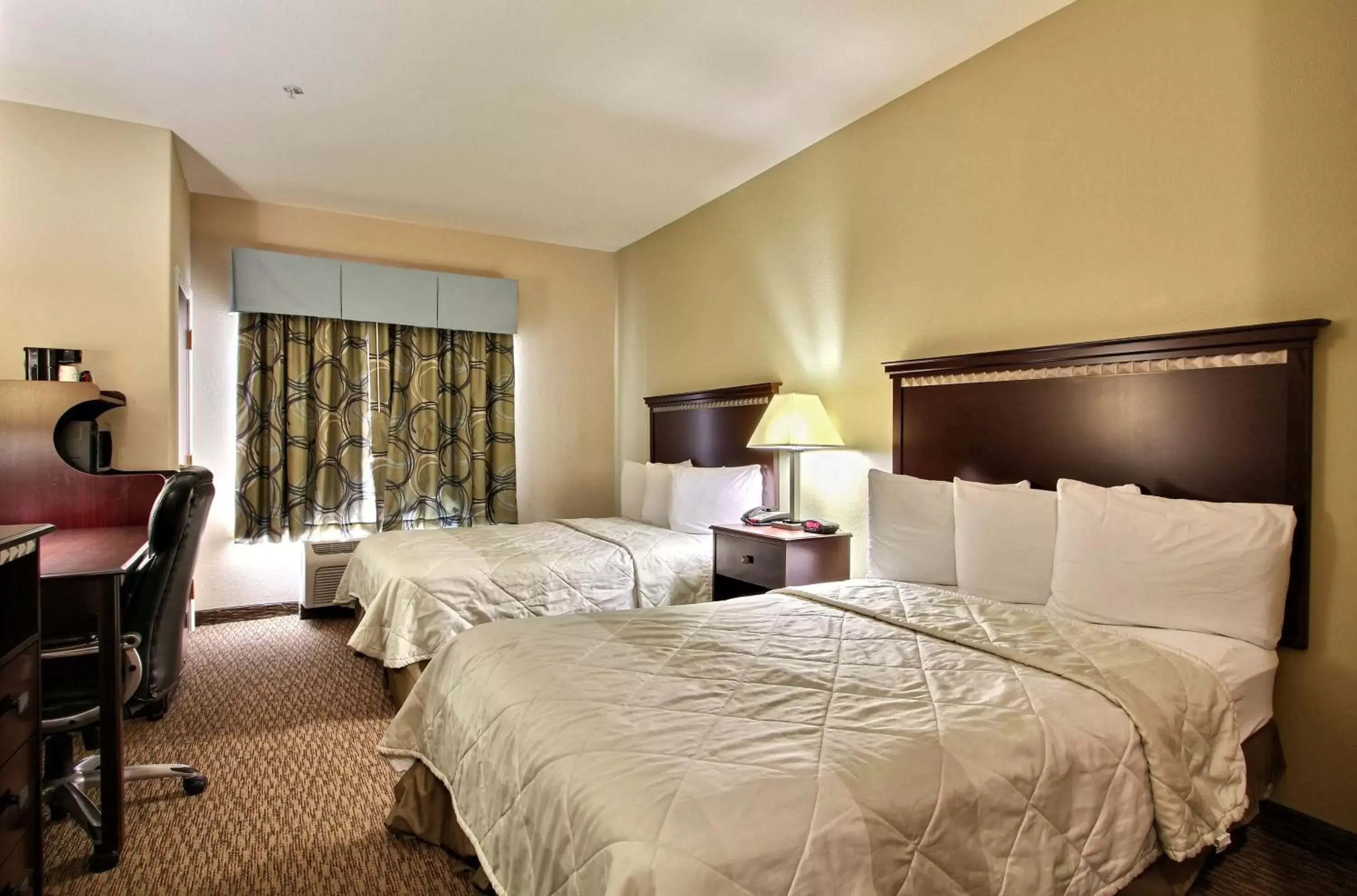 Photo of the whole room, Bed in Magnolia Inn and Suites Pooler