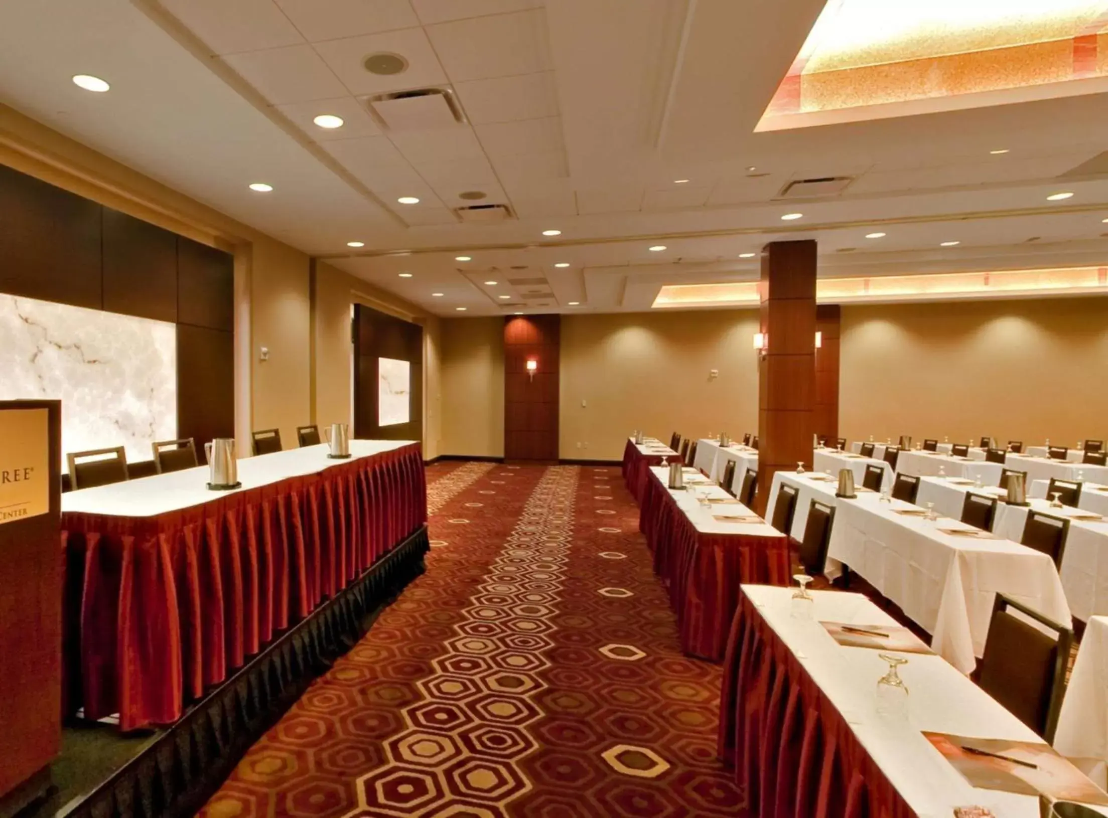 Meeting/conference room in DoubleTree by Hilton Hotel & Suites Pittsburgh Downtown