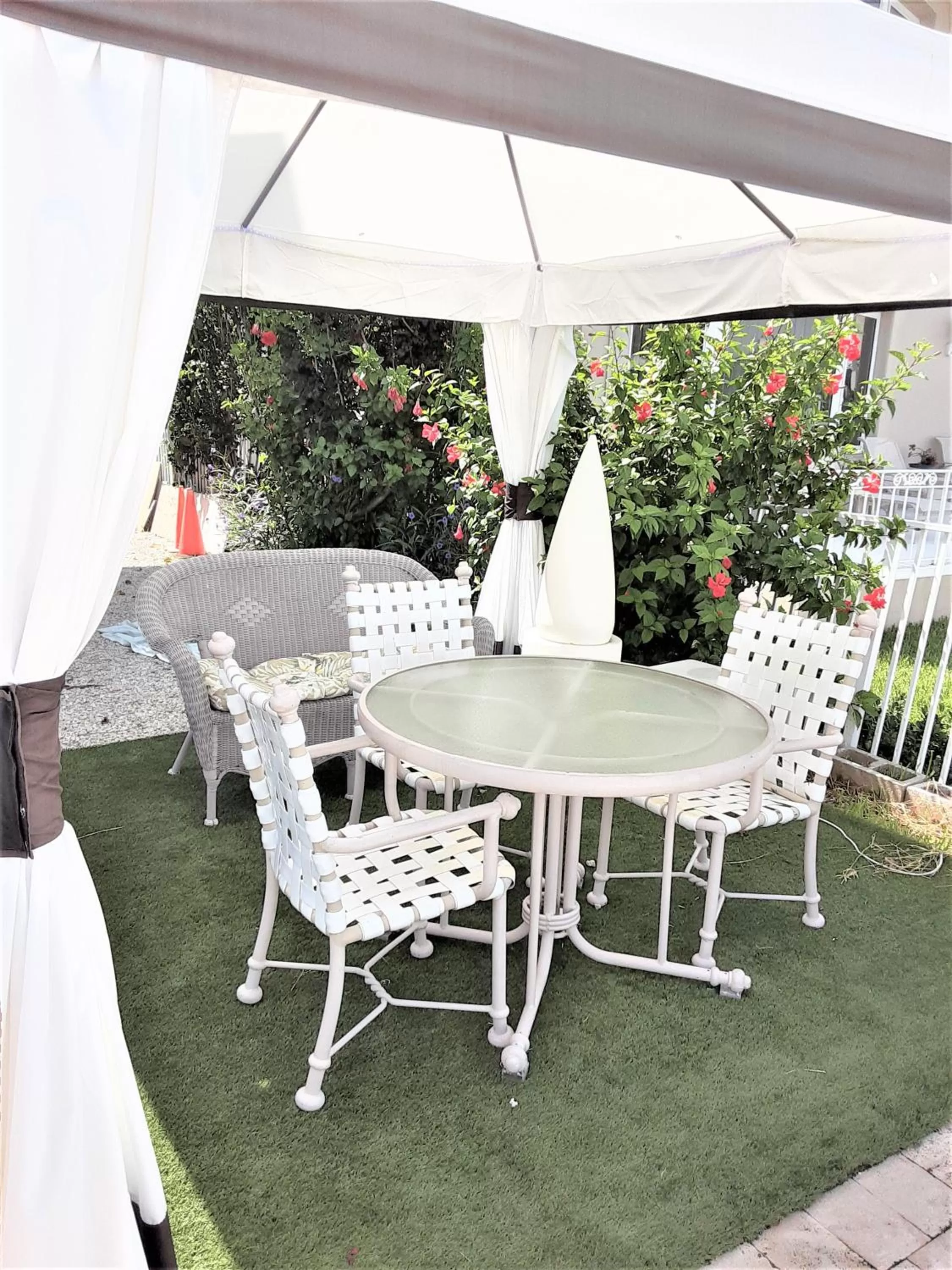 Day in Manhattan Tower Apartment Hotel