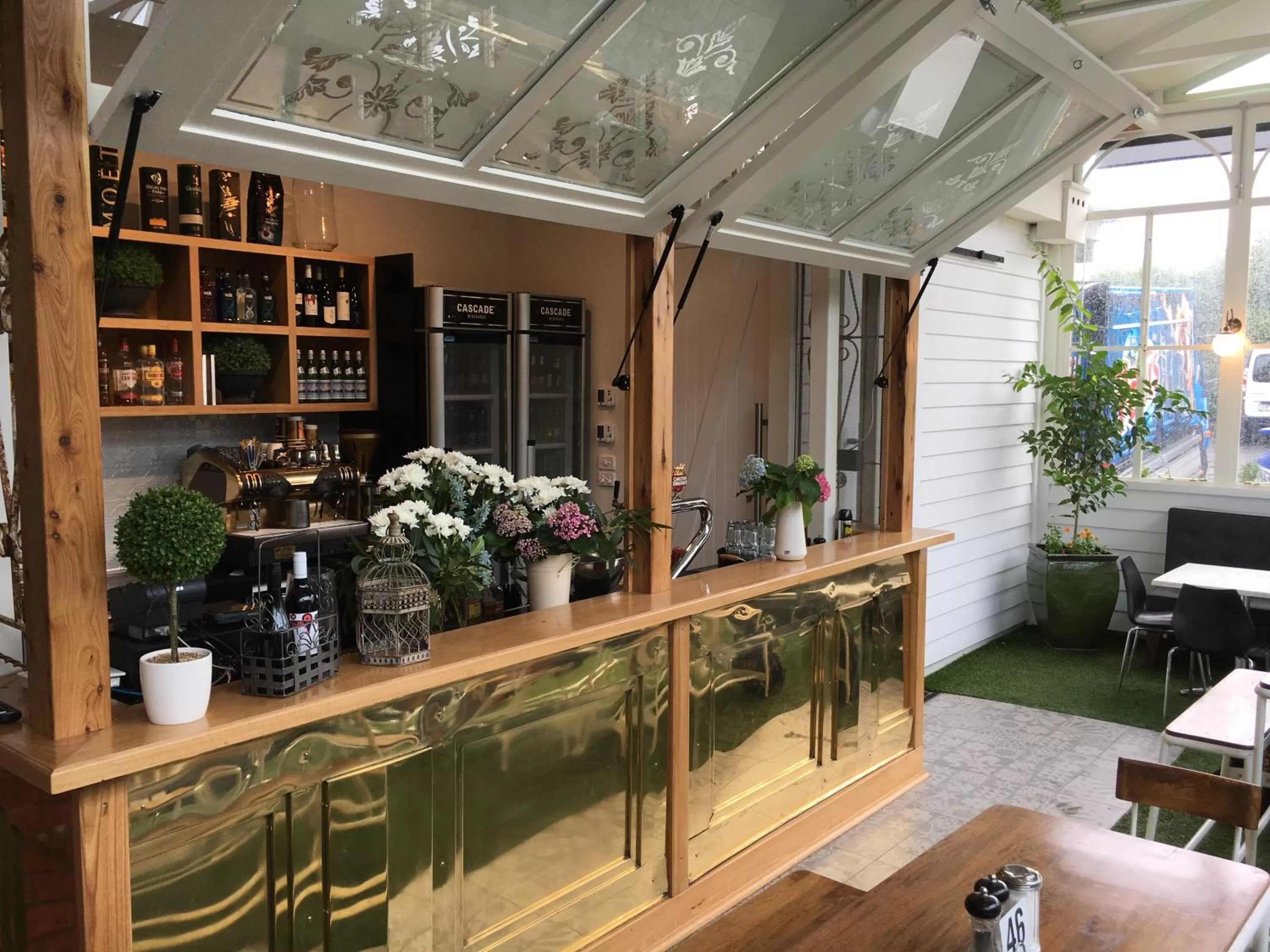 Restaurant/places to eat in Oscars Hotel and Cafe Bar