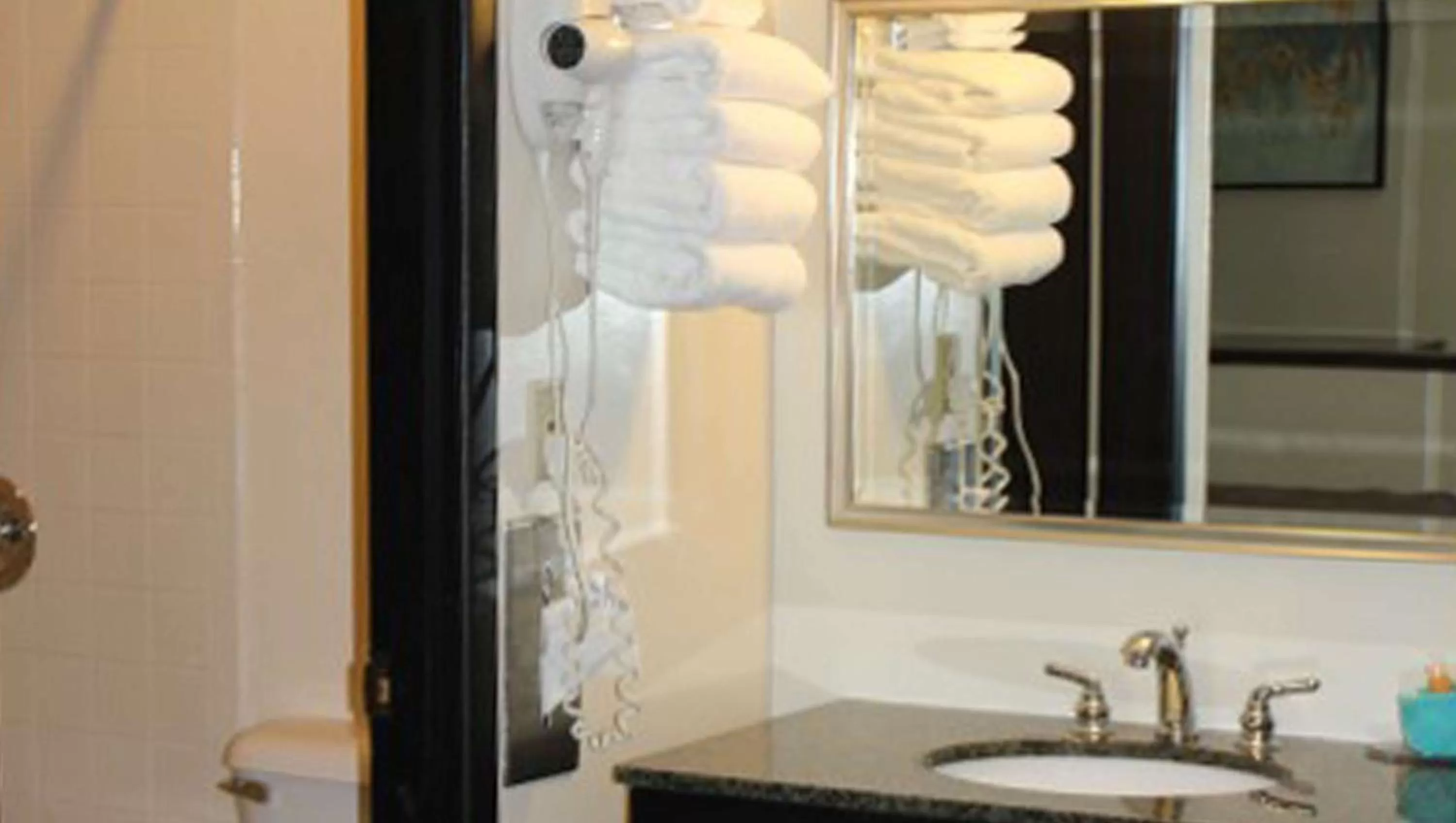 Bathroom in Colonial Inn Ellsworth