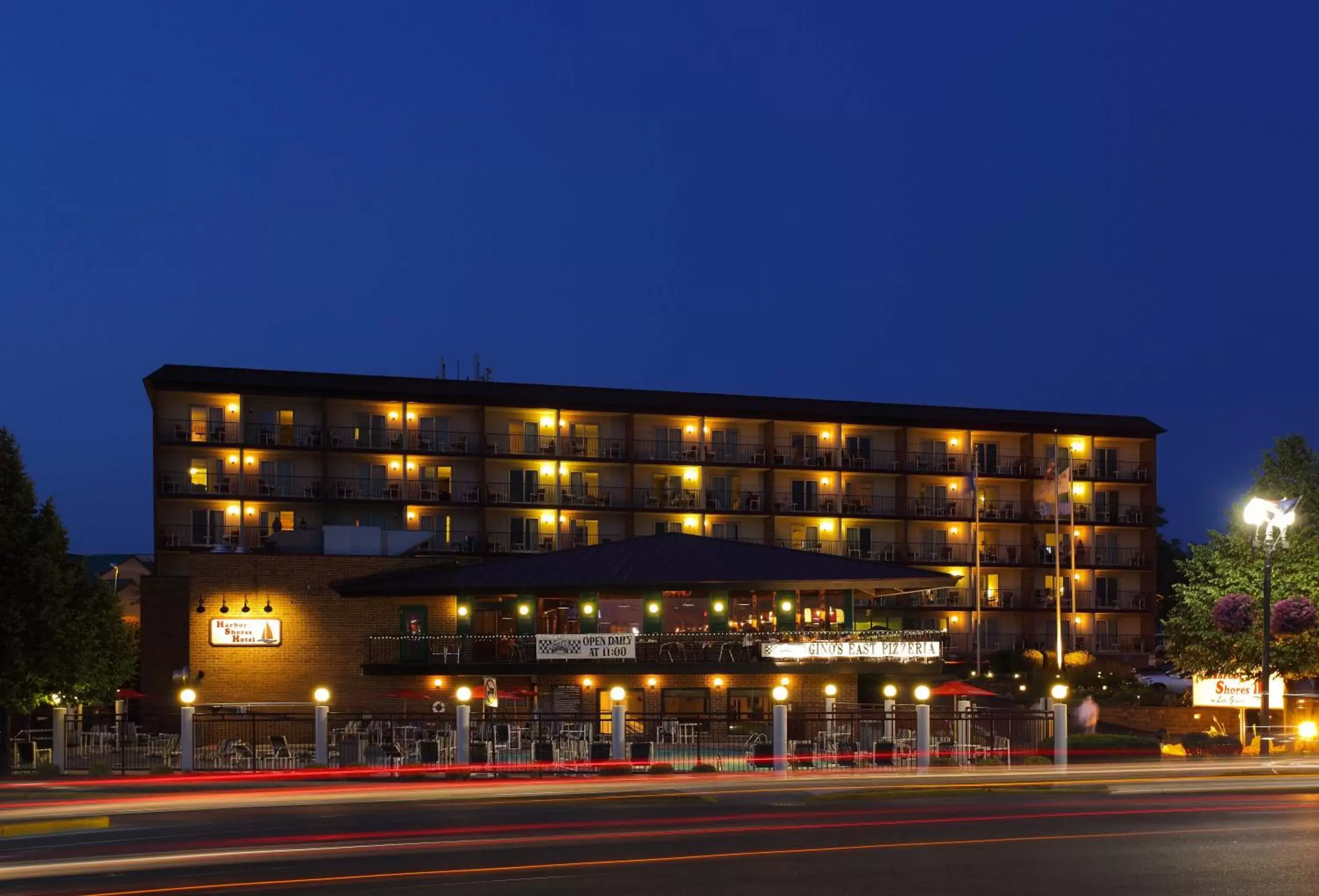 Facade/entrance, Property Building in Harbor Shores on Lake Geneva