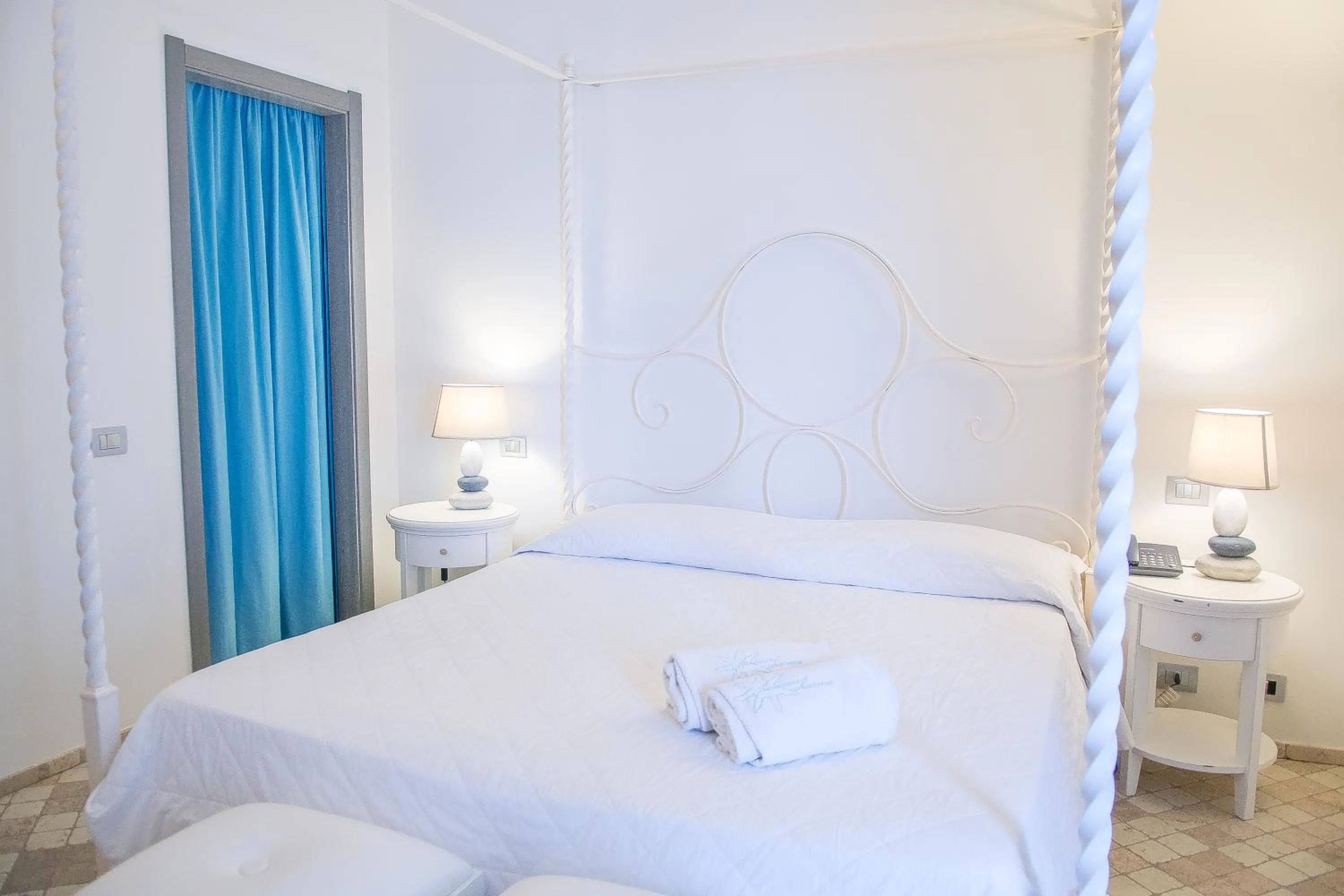 Photo of the whole room, Bed in Hotel Cutimare - Aeolian Charme