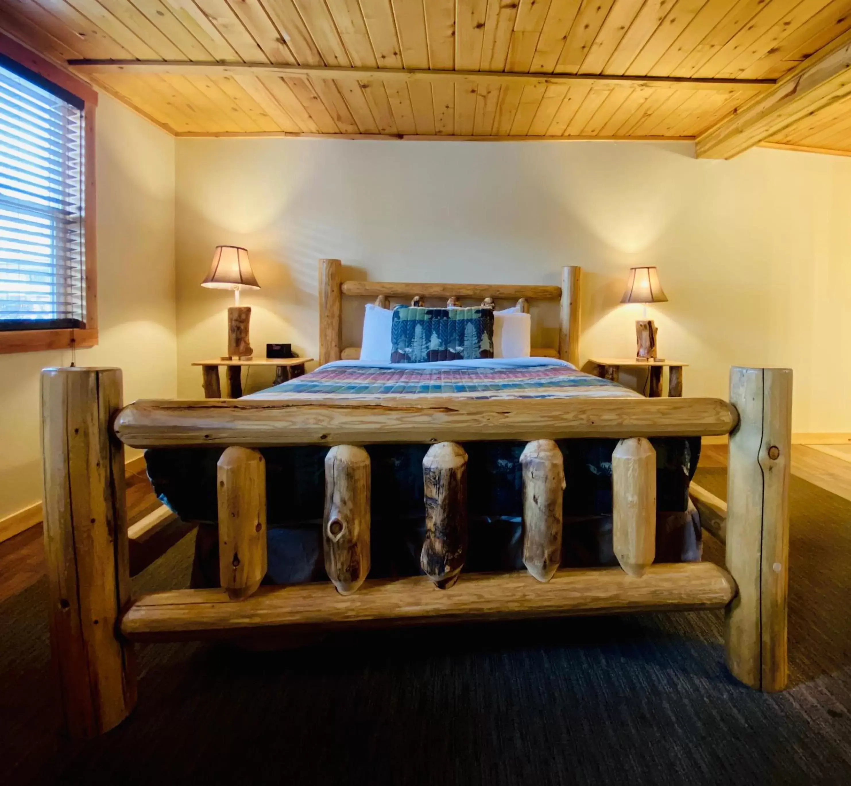 Bed in Salida Inn & Monarch Suites