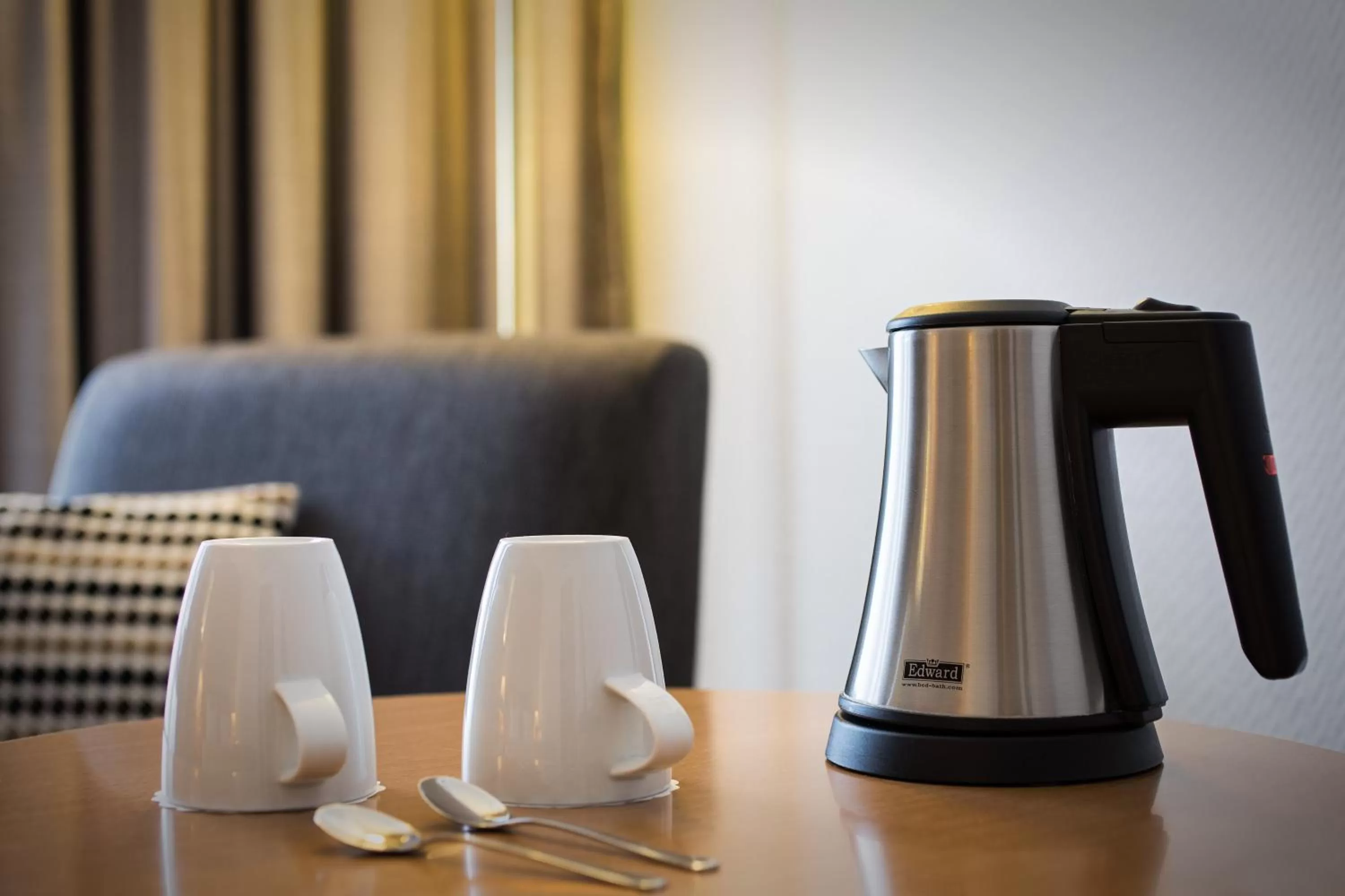 Coffee/tea facilities in HI Hotel International Hamburg