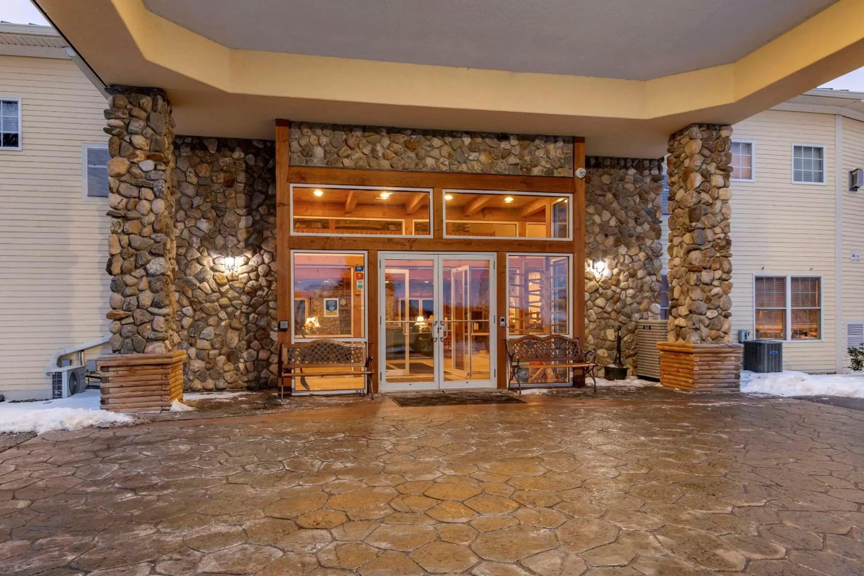 Property building in Mountain Edge Suites at Sunapee, Ascend Hotel Collection