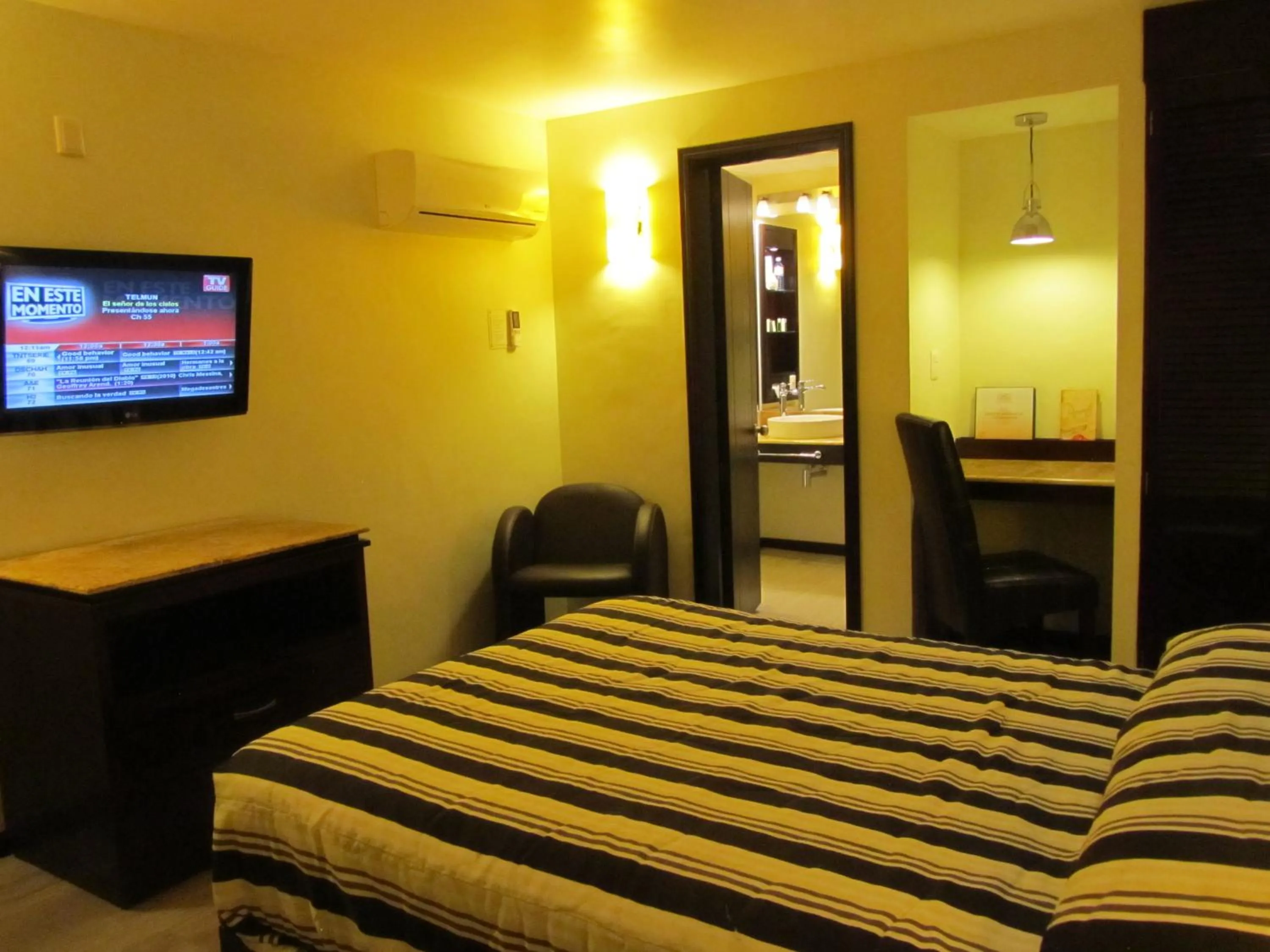 Bed in Hotel Colonial