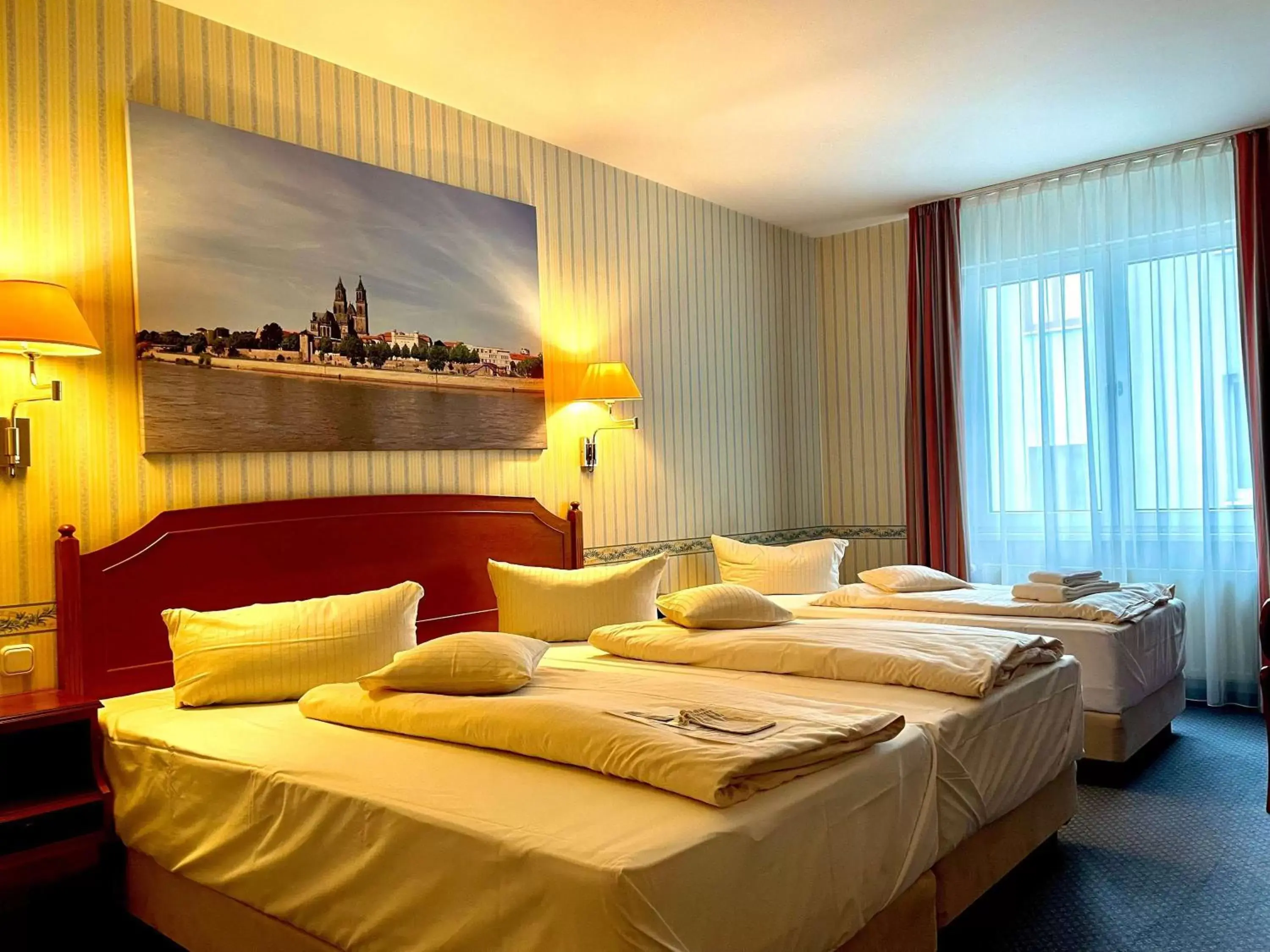 Bedroom, Bed in Mercure Hotel Plaza Magdeburg