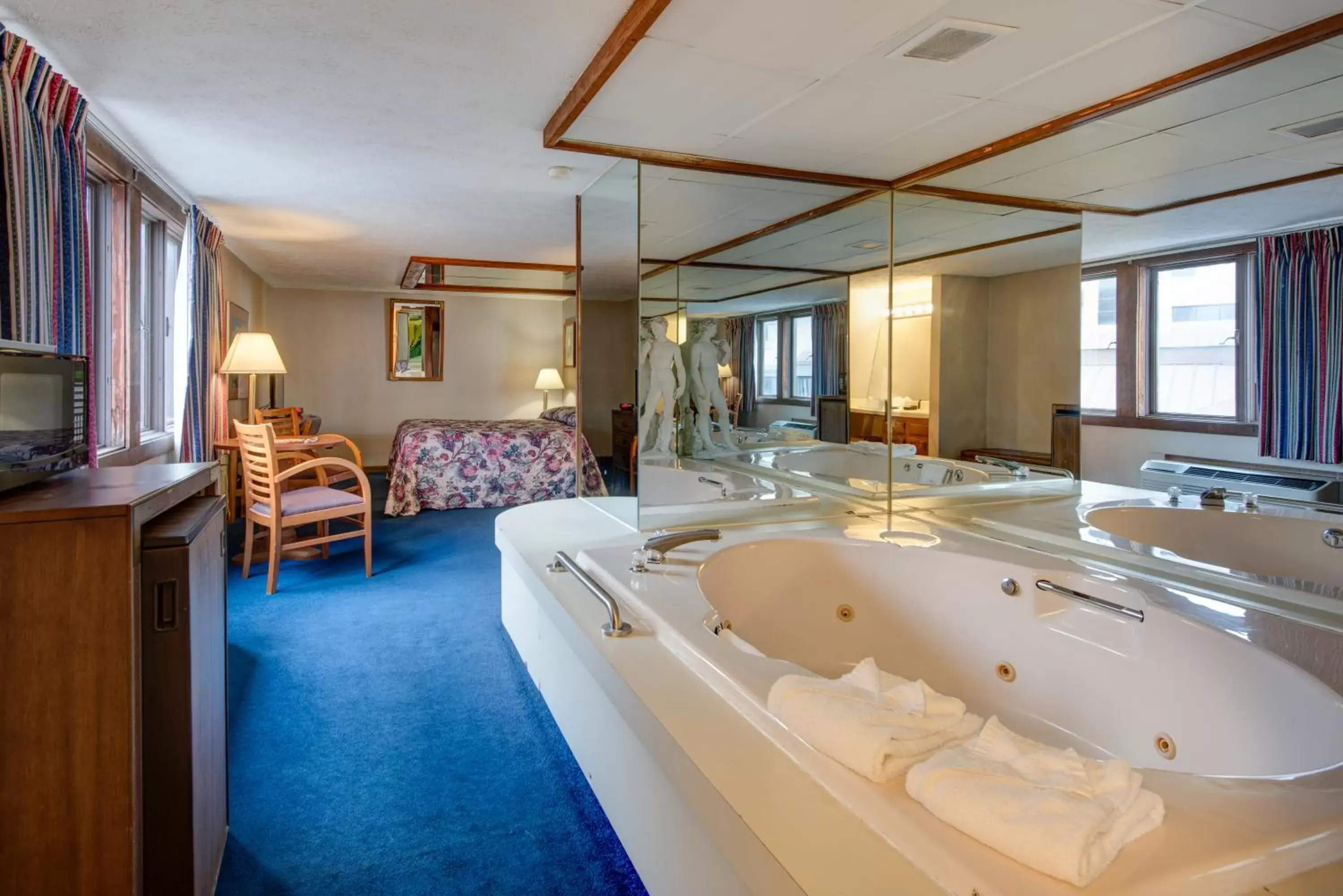 Photo of the whole room, Bathroom in Sidney James Mountain Lodge