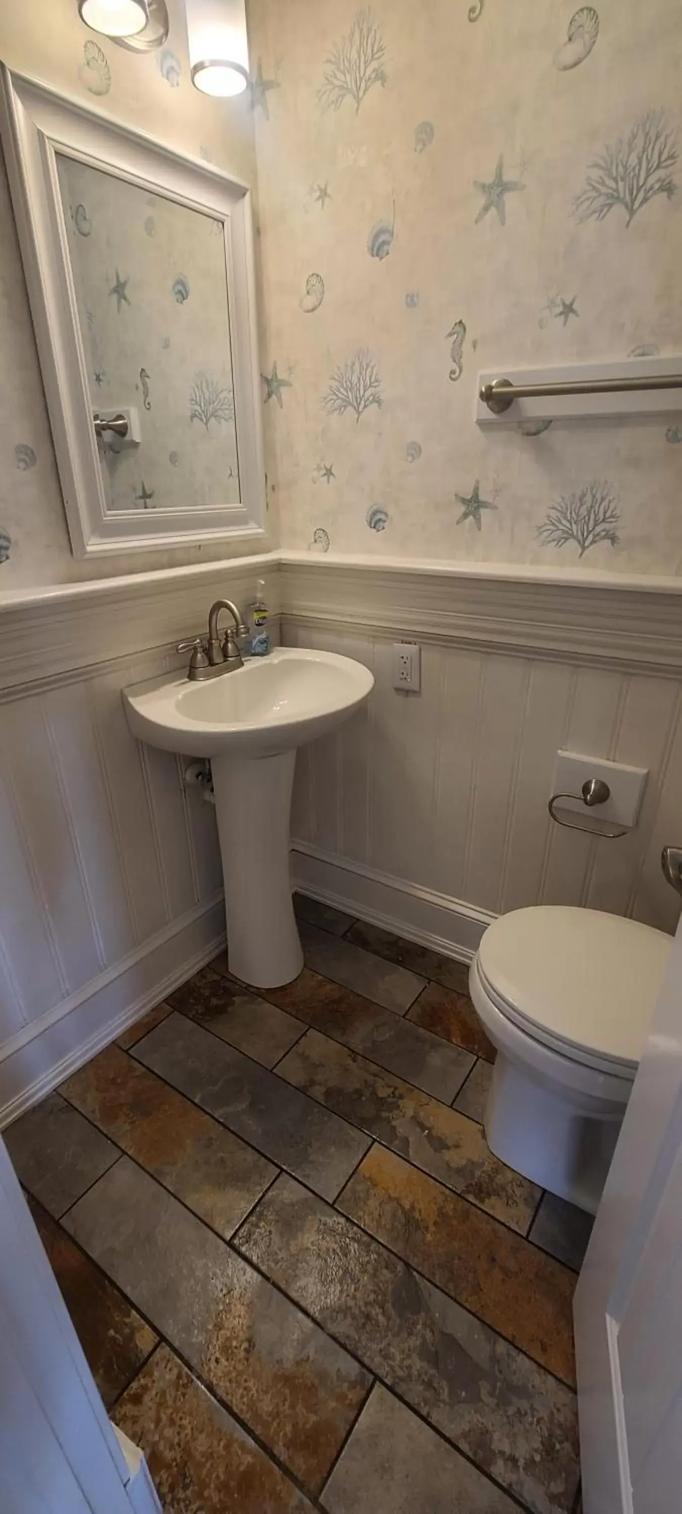 Bathroom in Pierhouse Bed & Breakfast