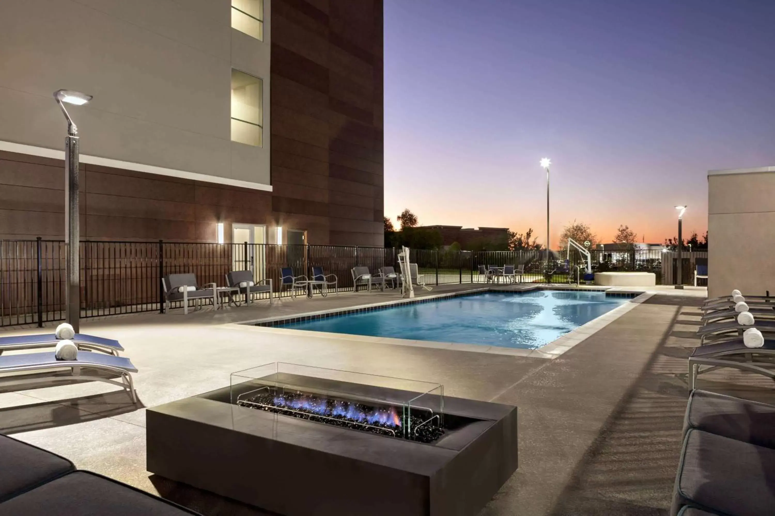 On site, Swimming Pool in La Quinta Inn & Suites by Wyndham College Station North