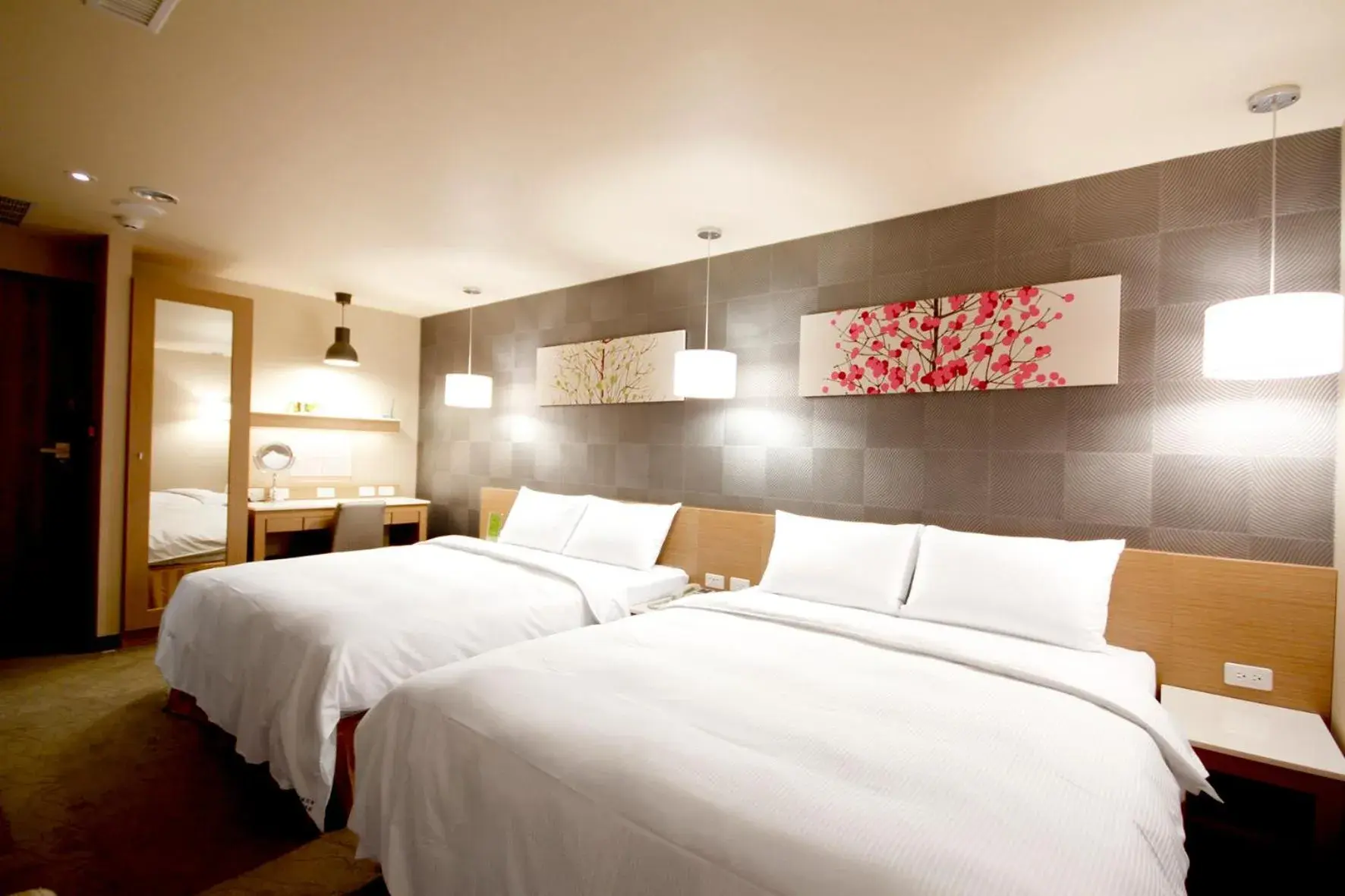 Photo of the whole room, Bed in Kindness Hotel - Kaohsiung Jue Ming