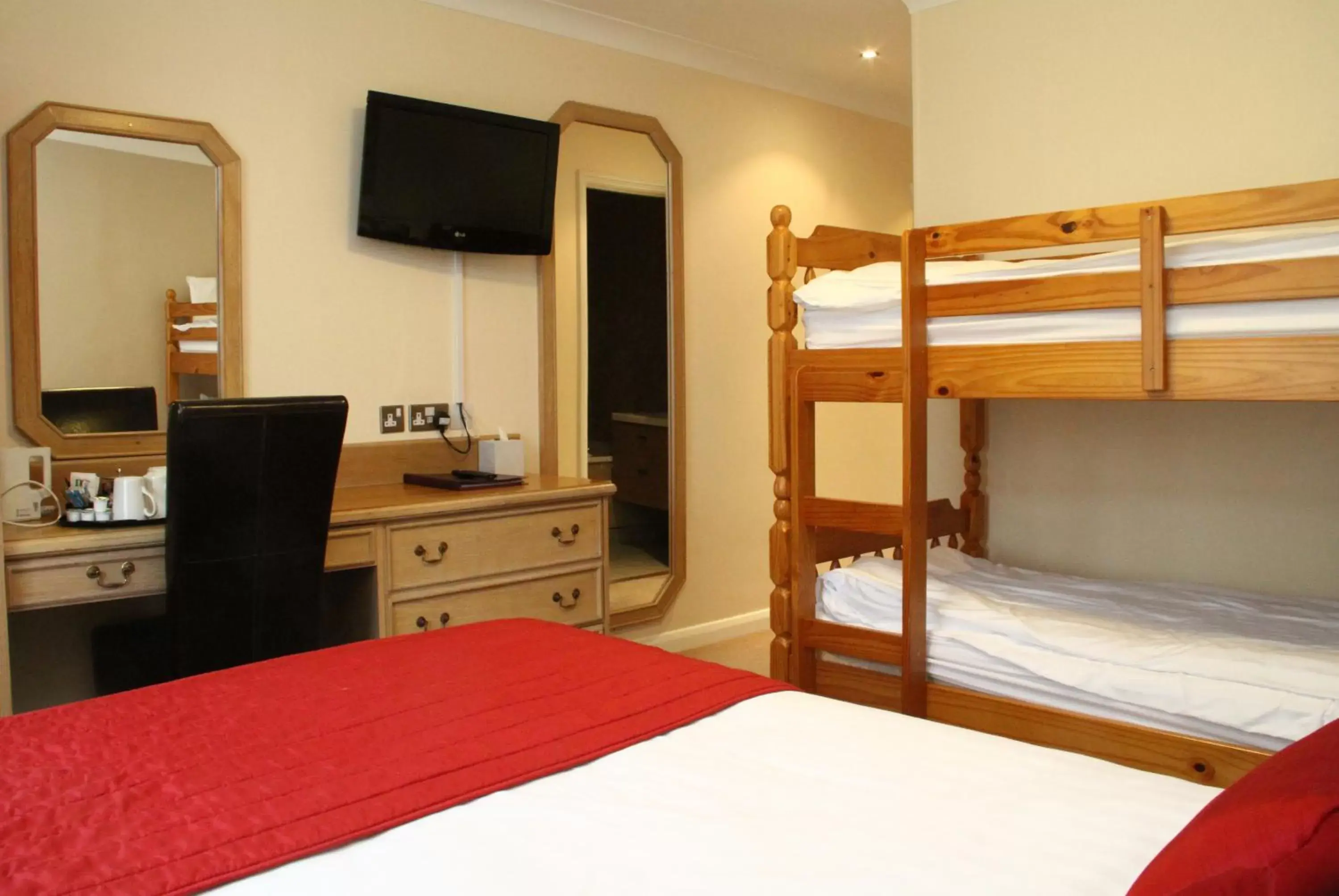 Bedroom, Bunk Bed in Exeter Court Hotel