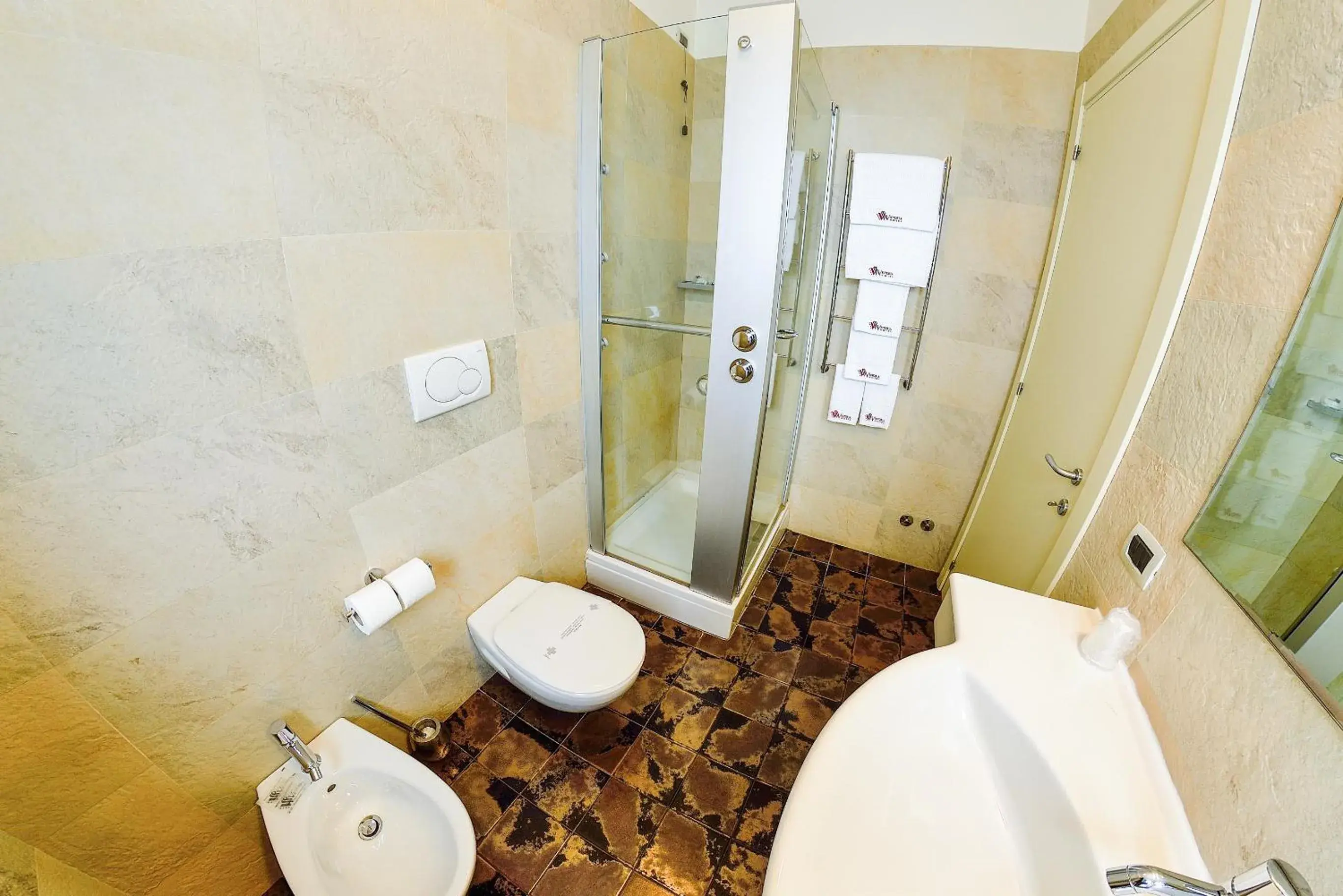 Triple Room in Victoria Hotel Triple Room in Victoria Hotel