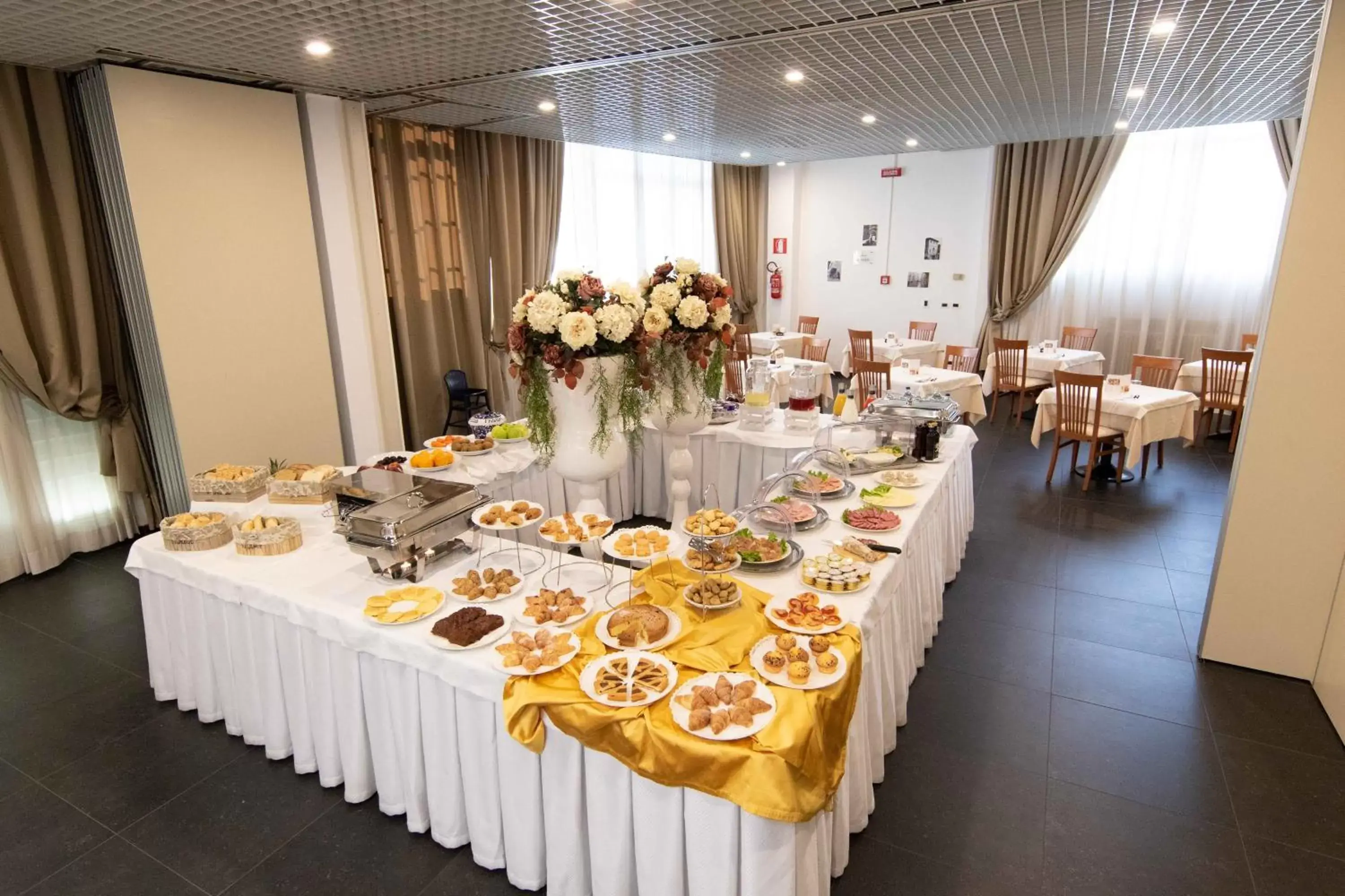 Breakfast, Banquet Facilities in Boutique Hotel Re Enzo