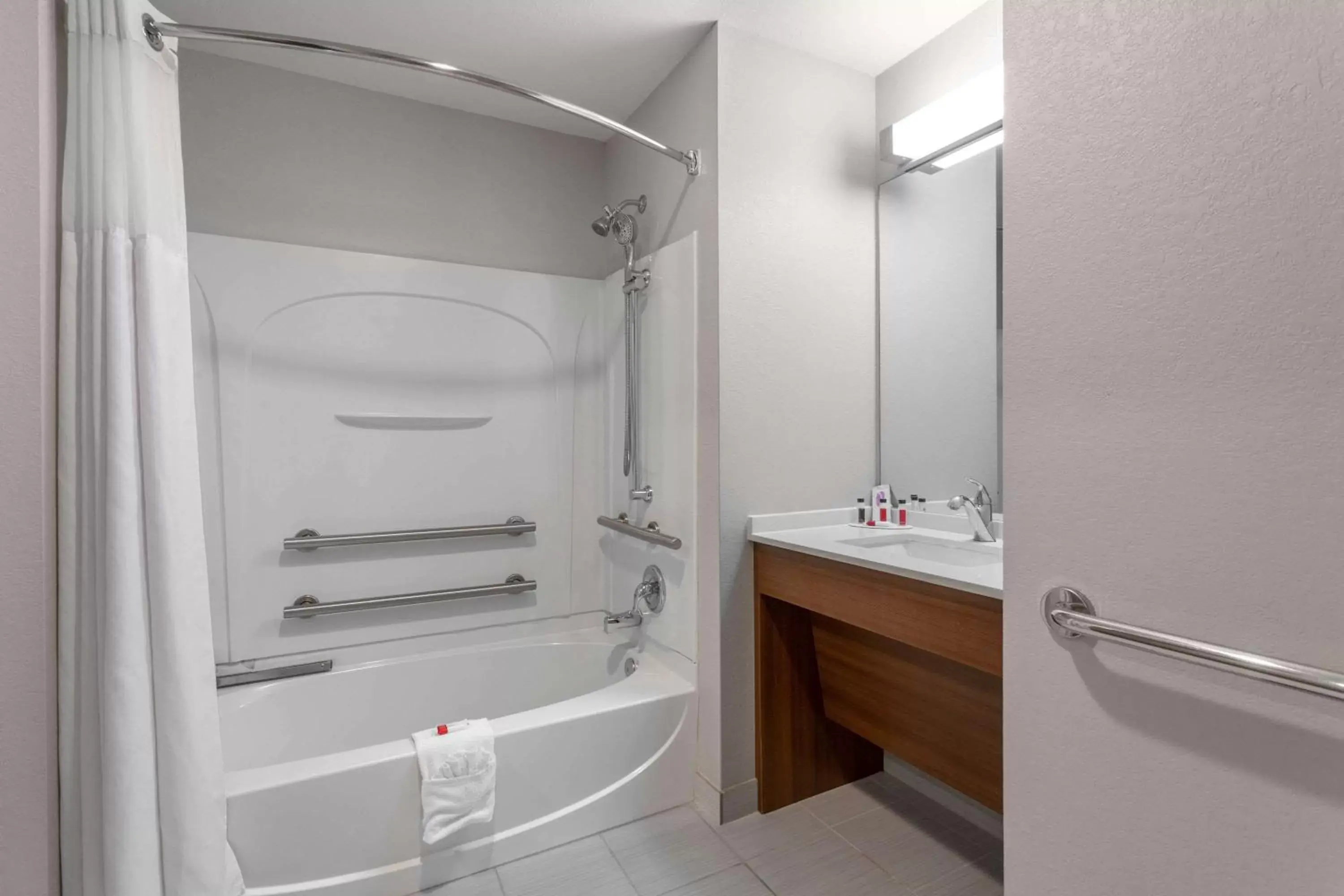 Bathroom in Microtel Inn & Suites by Wyndham Niagara Falls