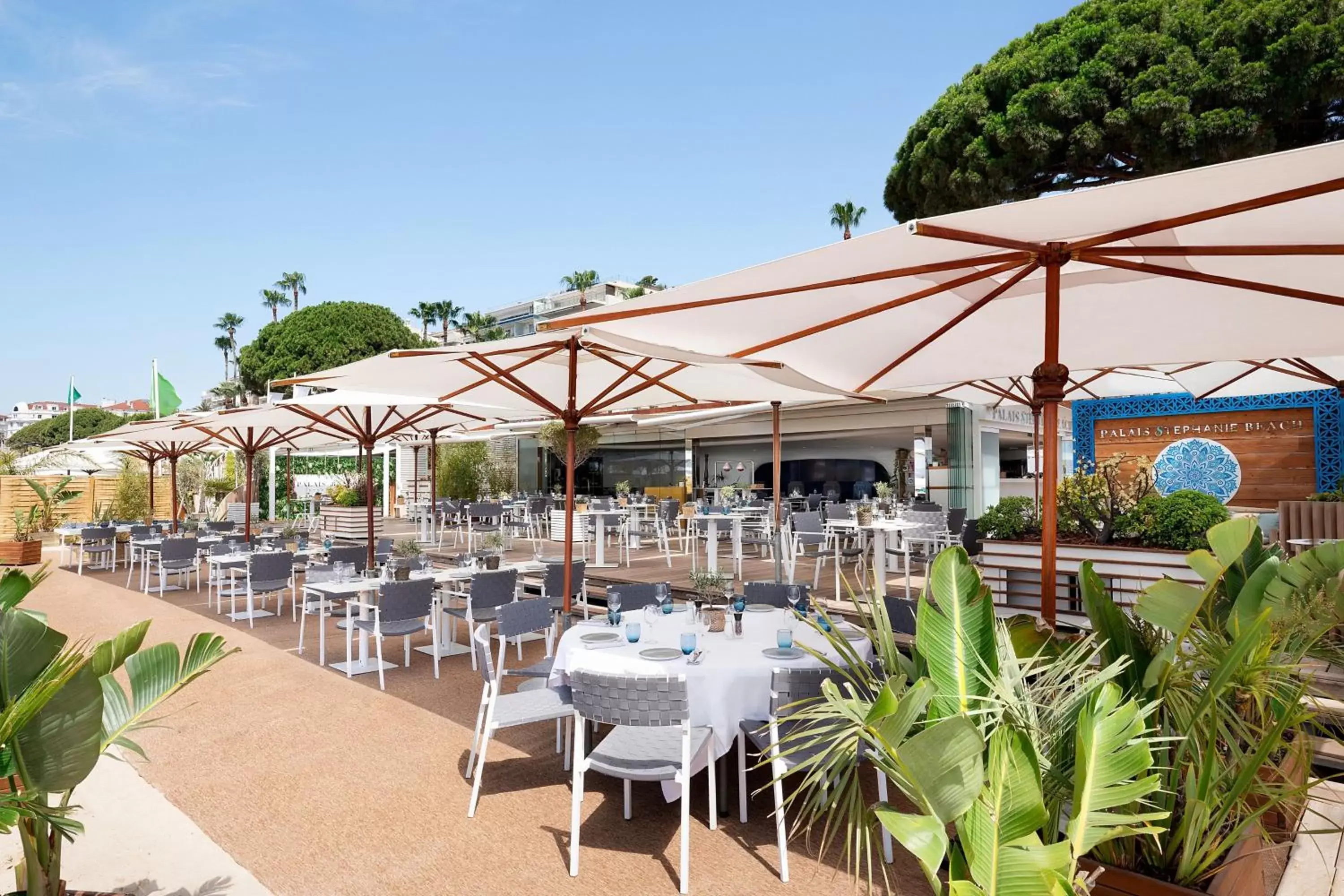 Beach, Restaurant/Places to Eat in JW Marriott Cannes