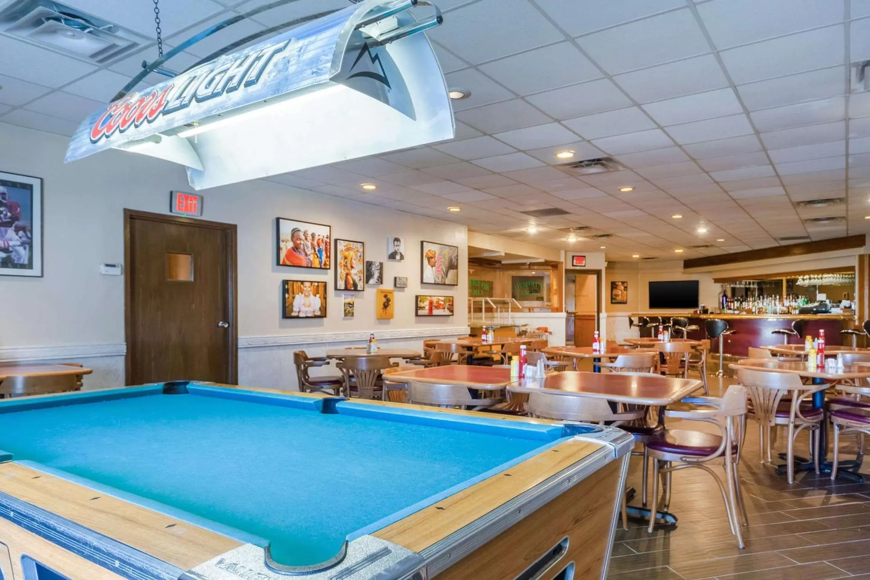 Restaurant/places to eat, Billiards in Suburban Studios I-80 Grand Island