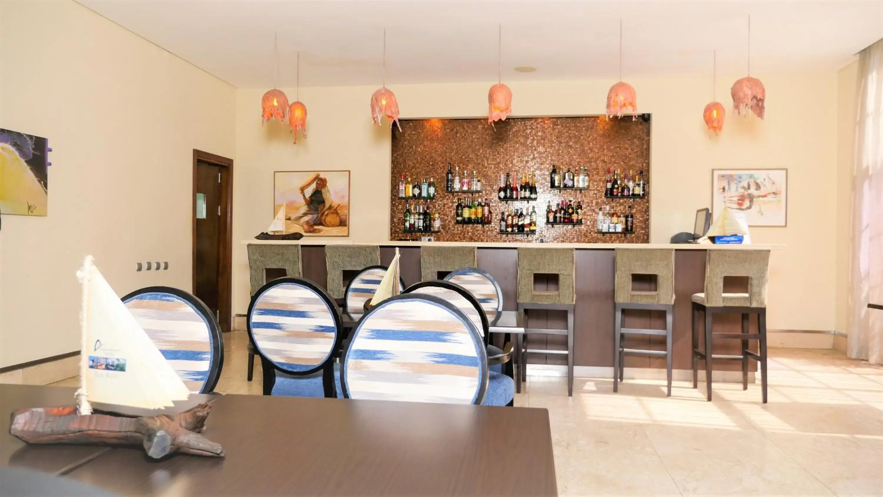 Lounge or bar, Restaurant/Places to Eat in Afrin Prestige Hotel