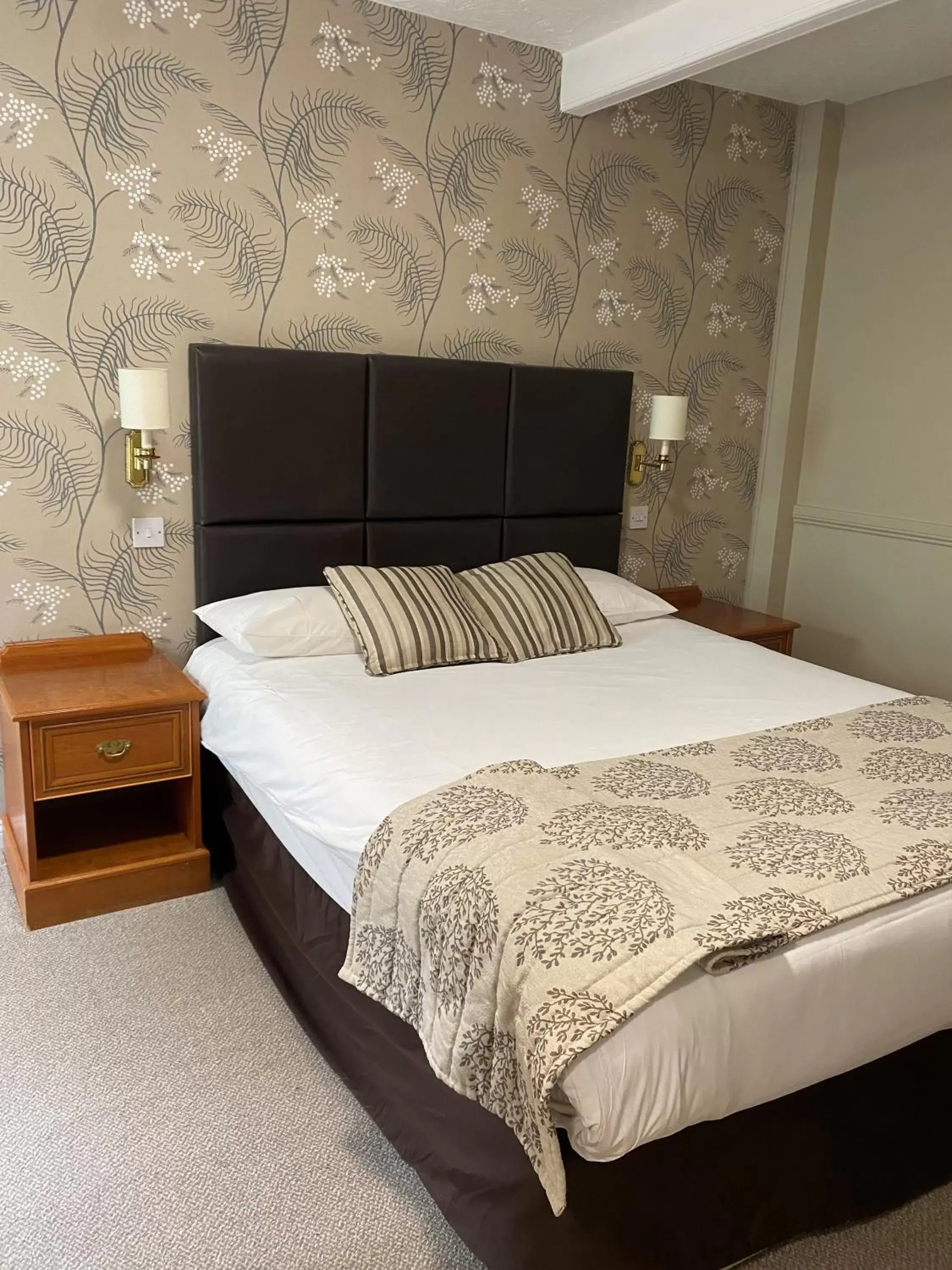 Double Room in Alton House Hotel Double Room in Alton House Hotel