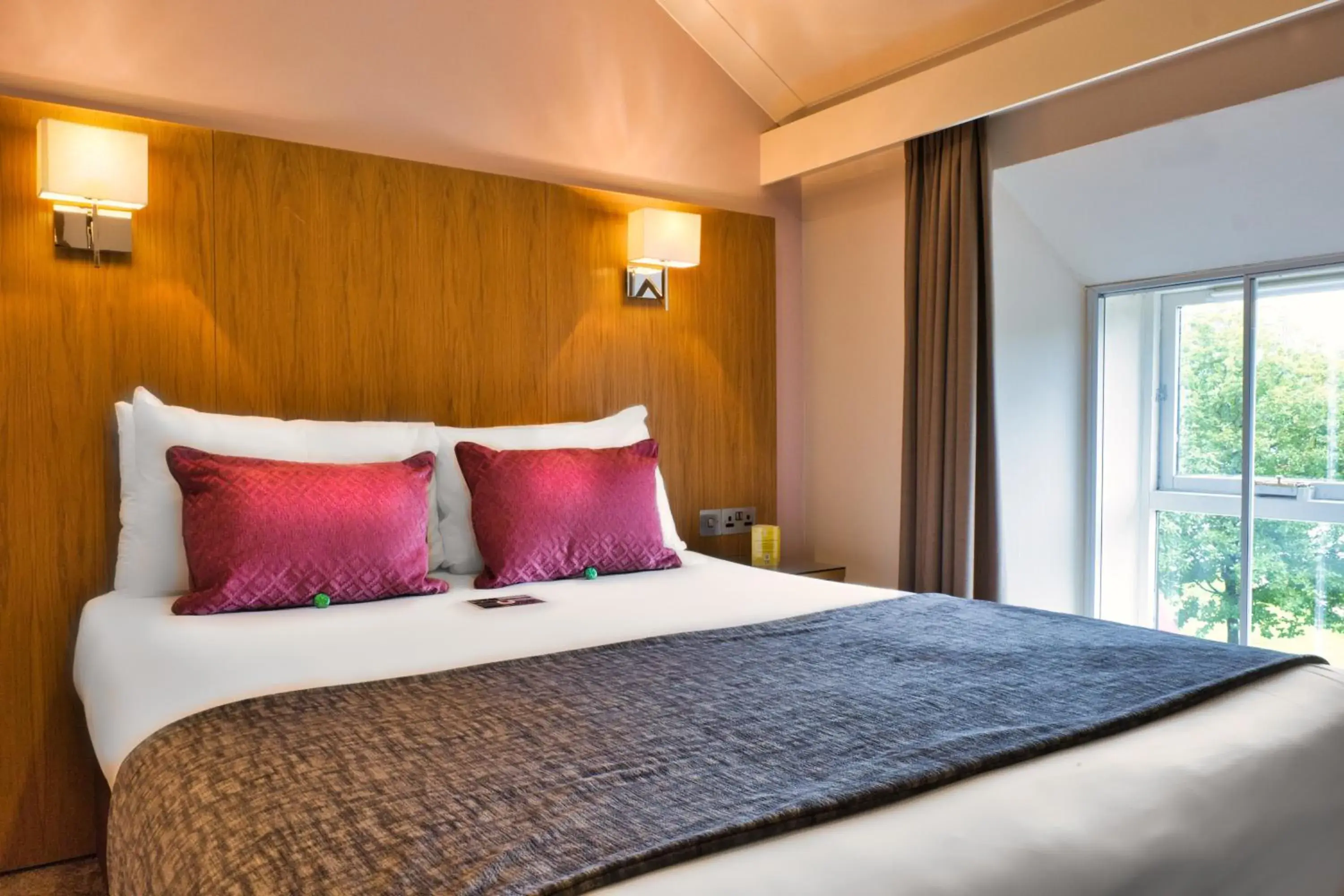 Bedroom, Bed in Skeffington Arms Hotel