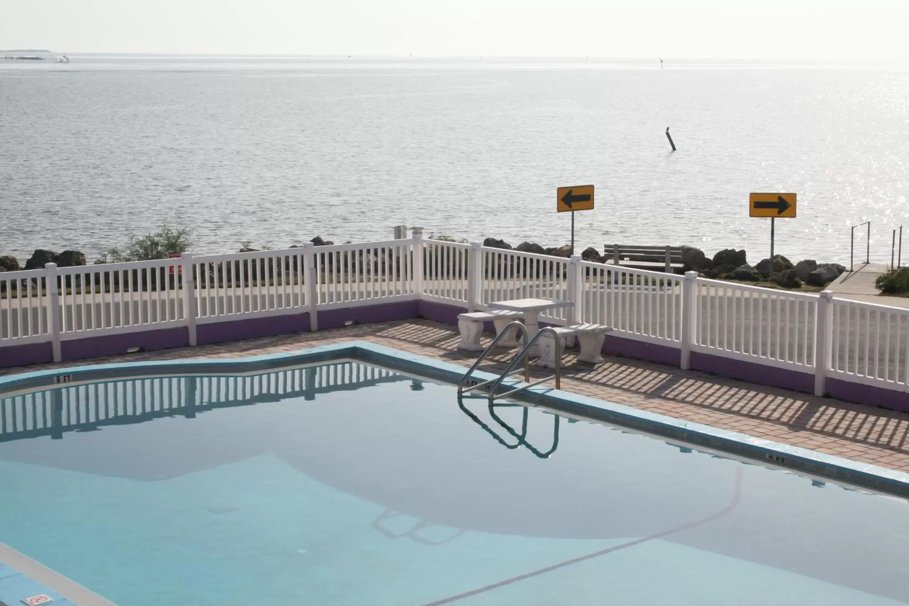 Sea view, Swimming Pool in Beach Front Motel Cedar Key