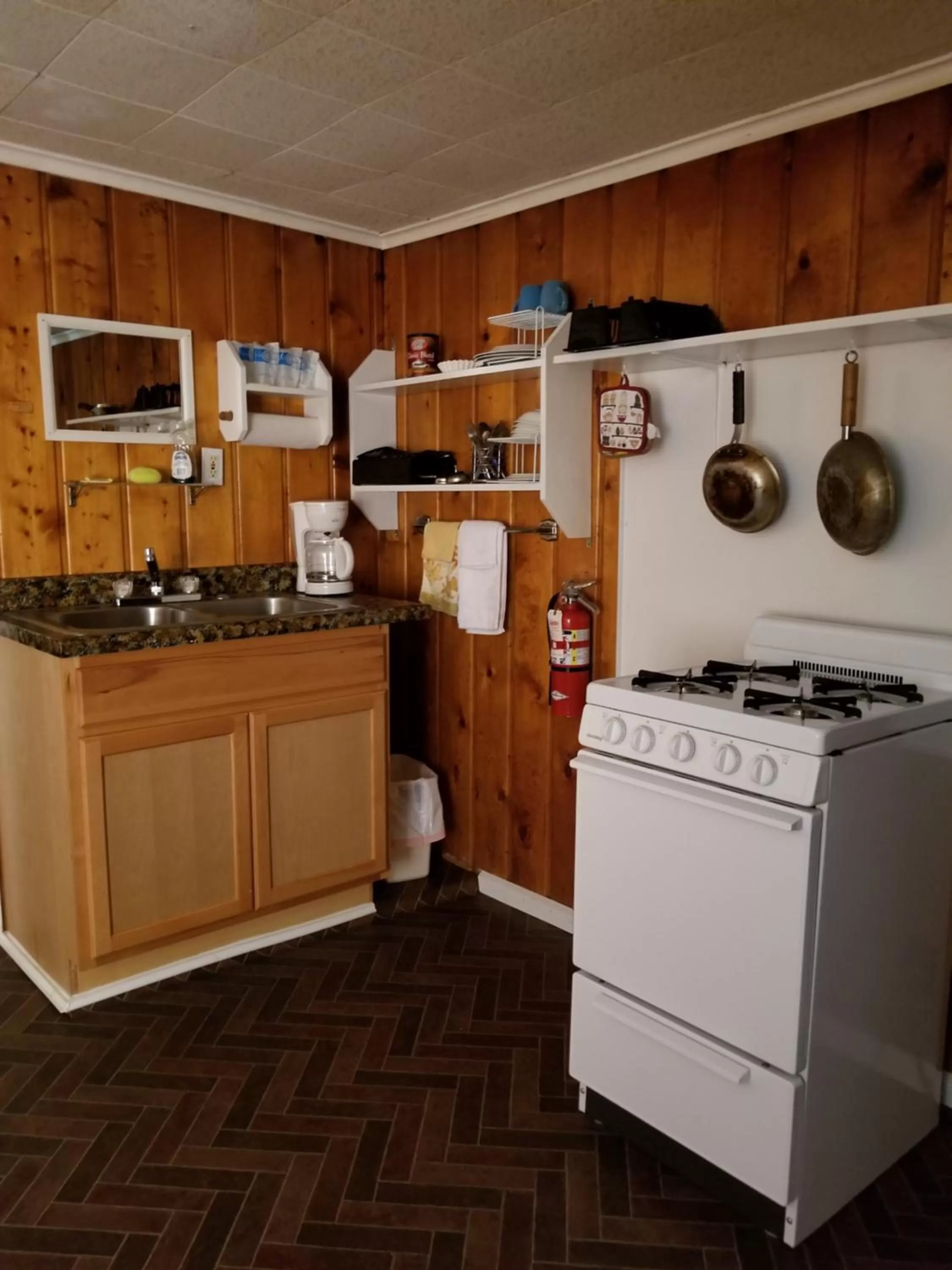 Kitchen or kitchenette in Little River Motel Saint Regis