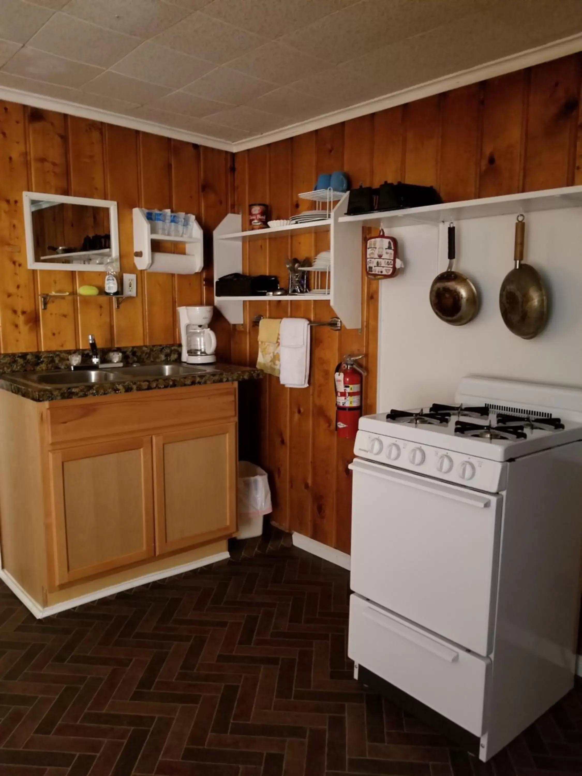 Kitchen or kitchenette, Kitchen/Kitchenette in Little River Motel Saint Regis