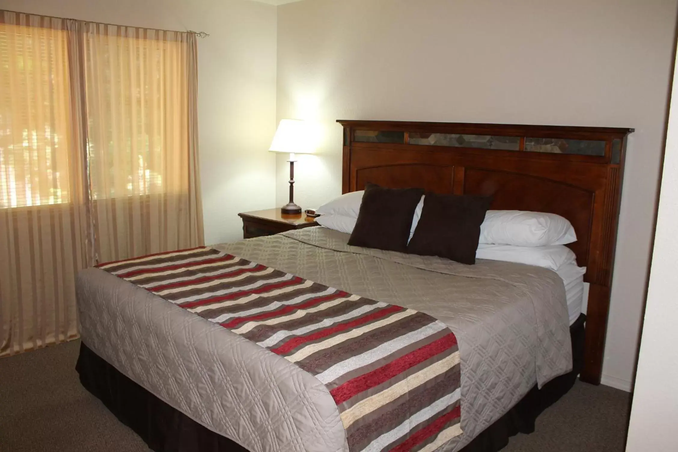 Bed in Mount Shasta Resort
