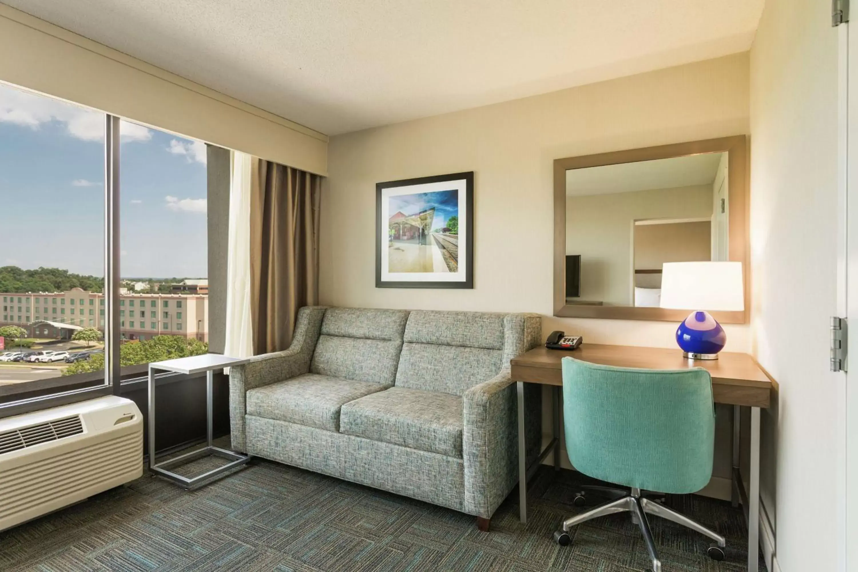 Bedroom, Seating Area in Hampton Inn Manassas