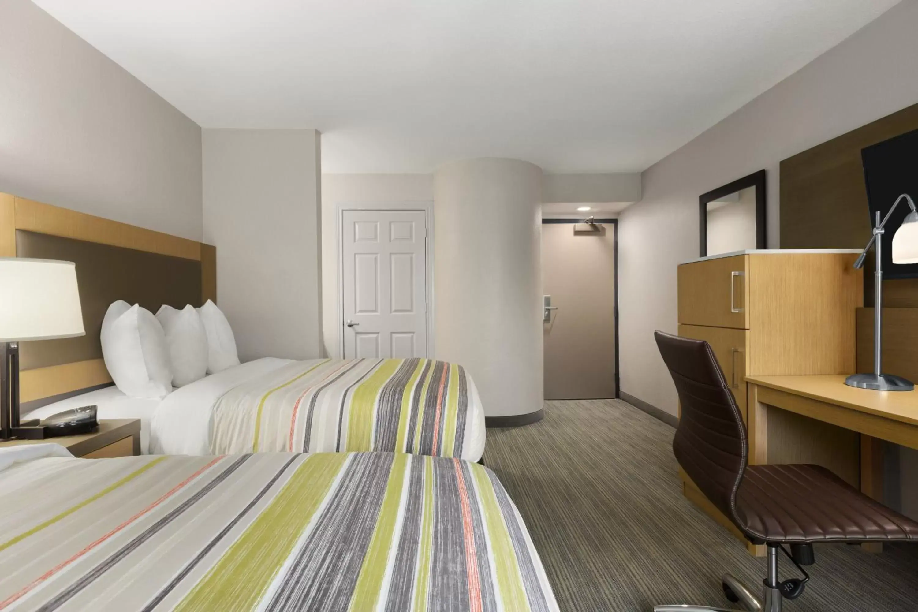 Photo of the whole room, Bed in Country Inn & Suites by Radisson, San Antonio Medical Center, TX