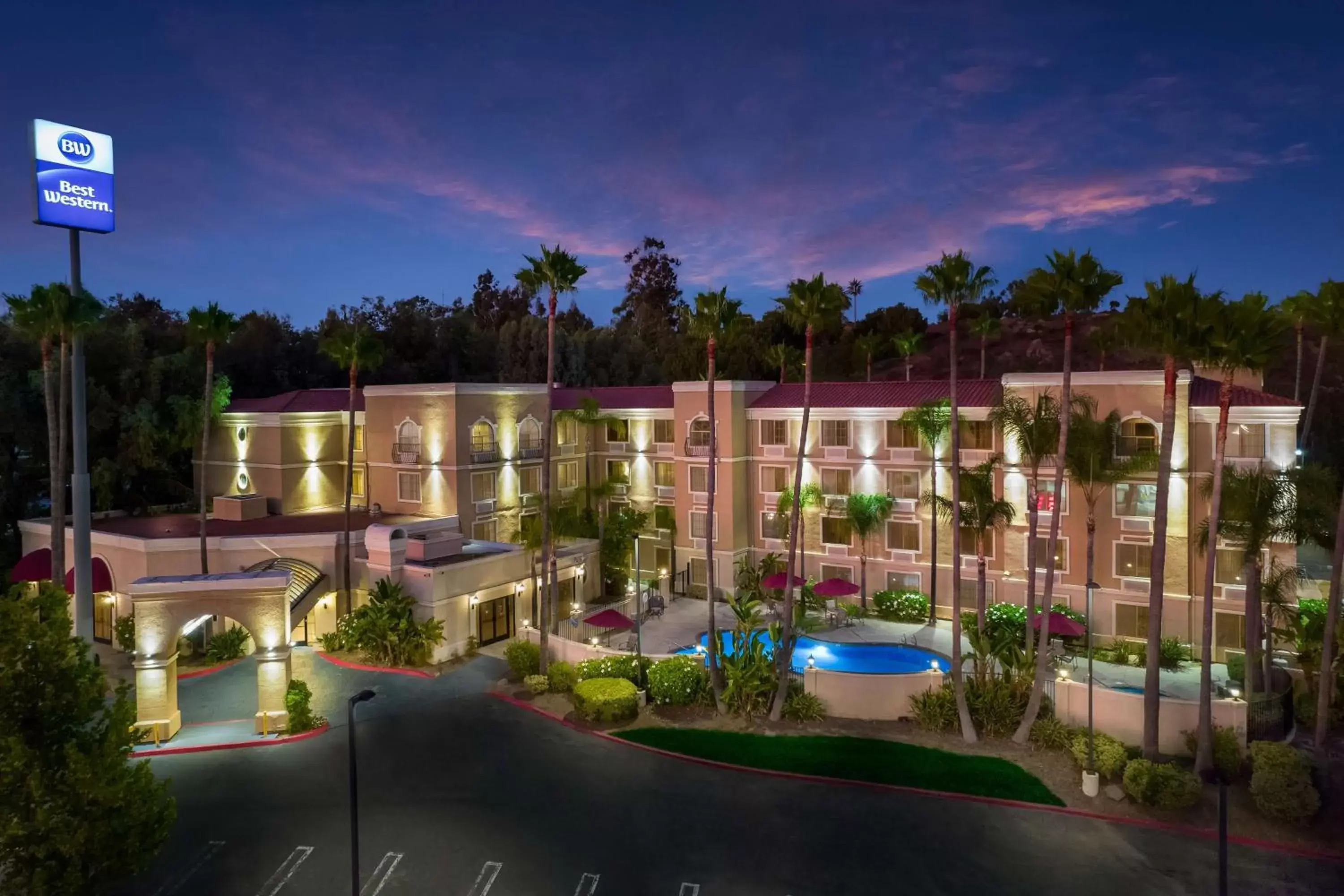 Property building in Best Western Escondido Hotel Property building in Best Western Escondido Hotel