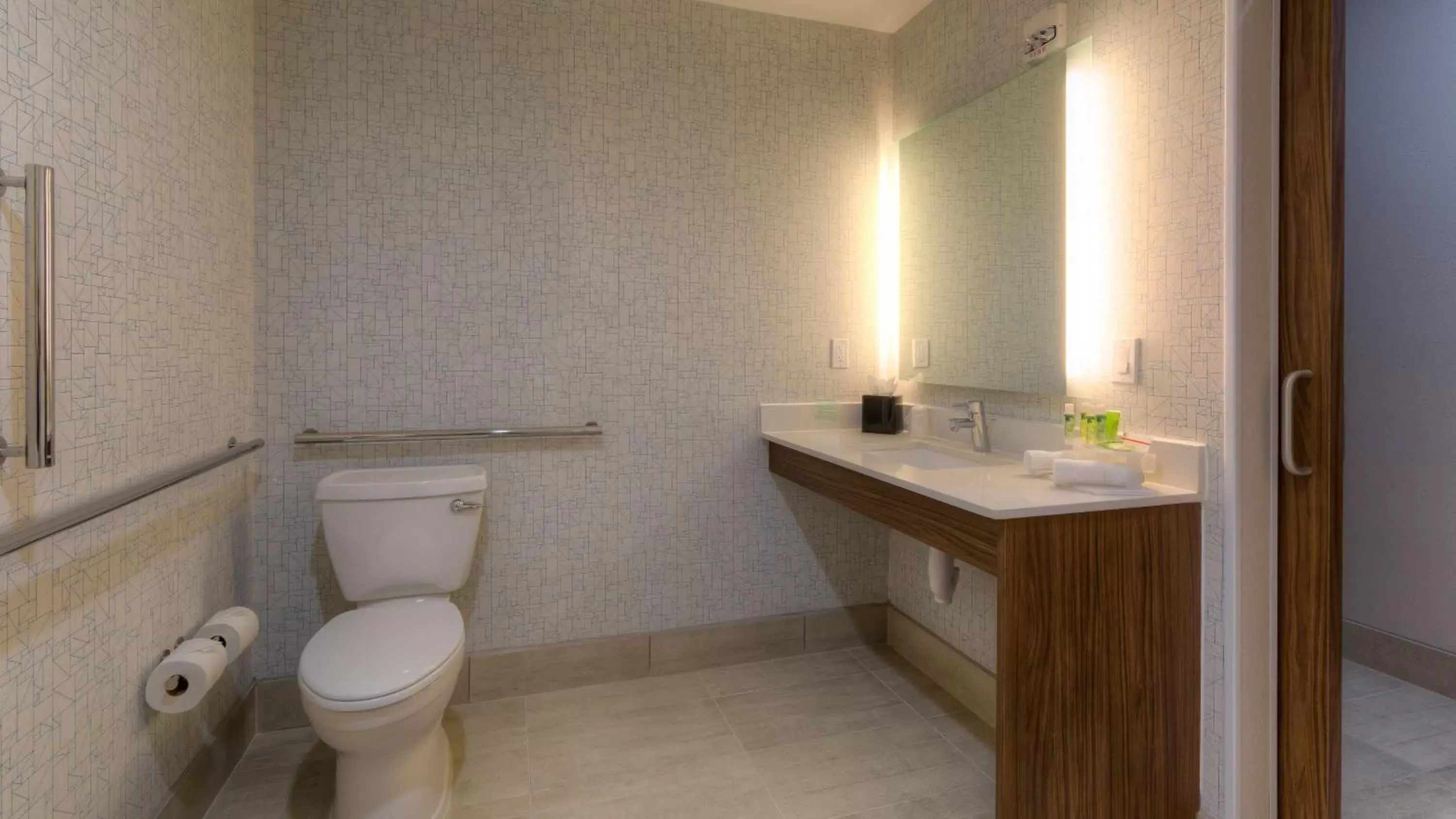 Photo of the whole room, Bathroom in Holiday Inn Express & Suites Tulsa Midtown, an IHG Hotel